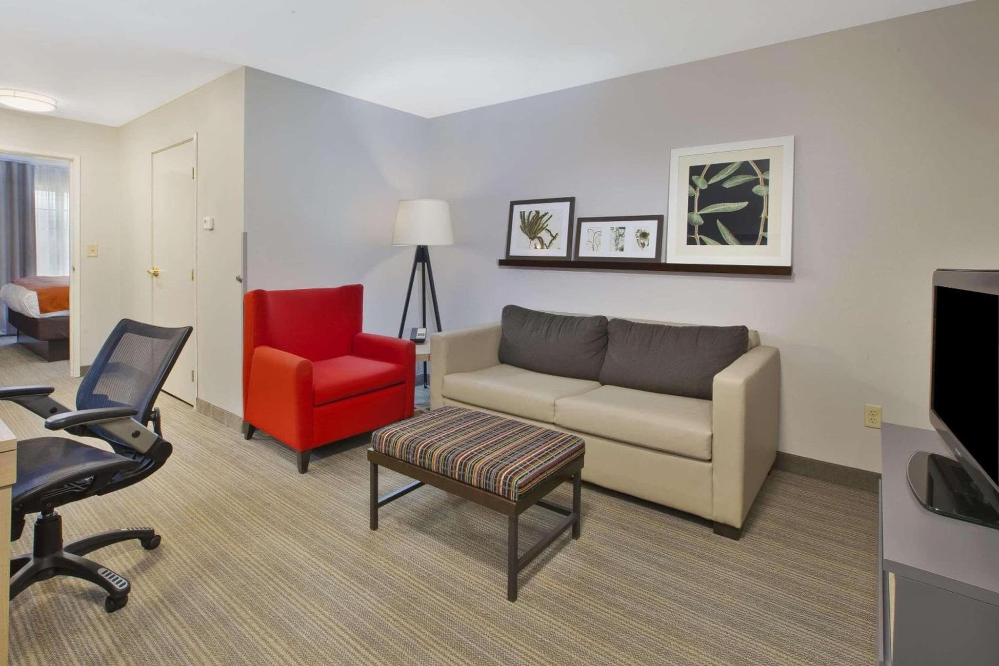 Country Inn & Suites by Radisson, Big Rapids, MI photo 8