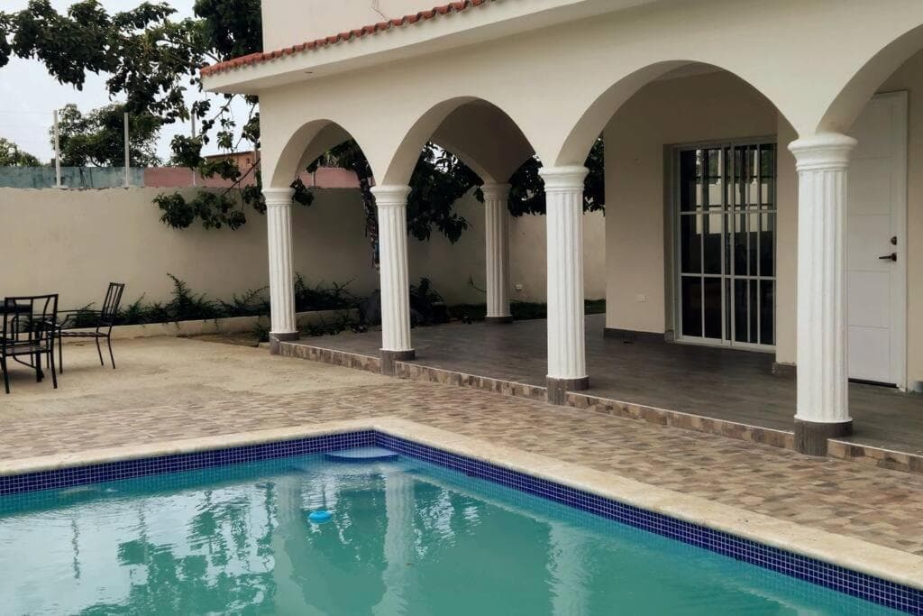 Villa Familiar con Piscina cerca Av Ecológica