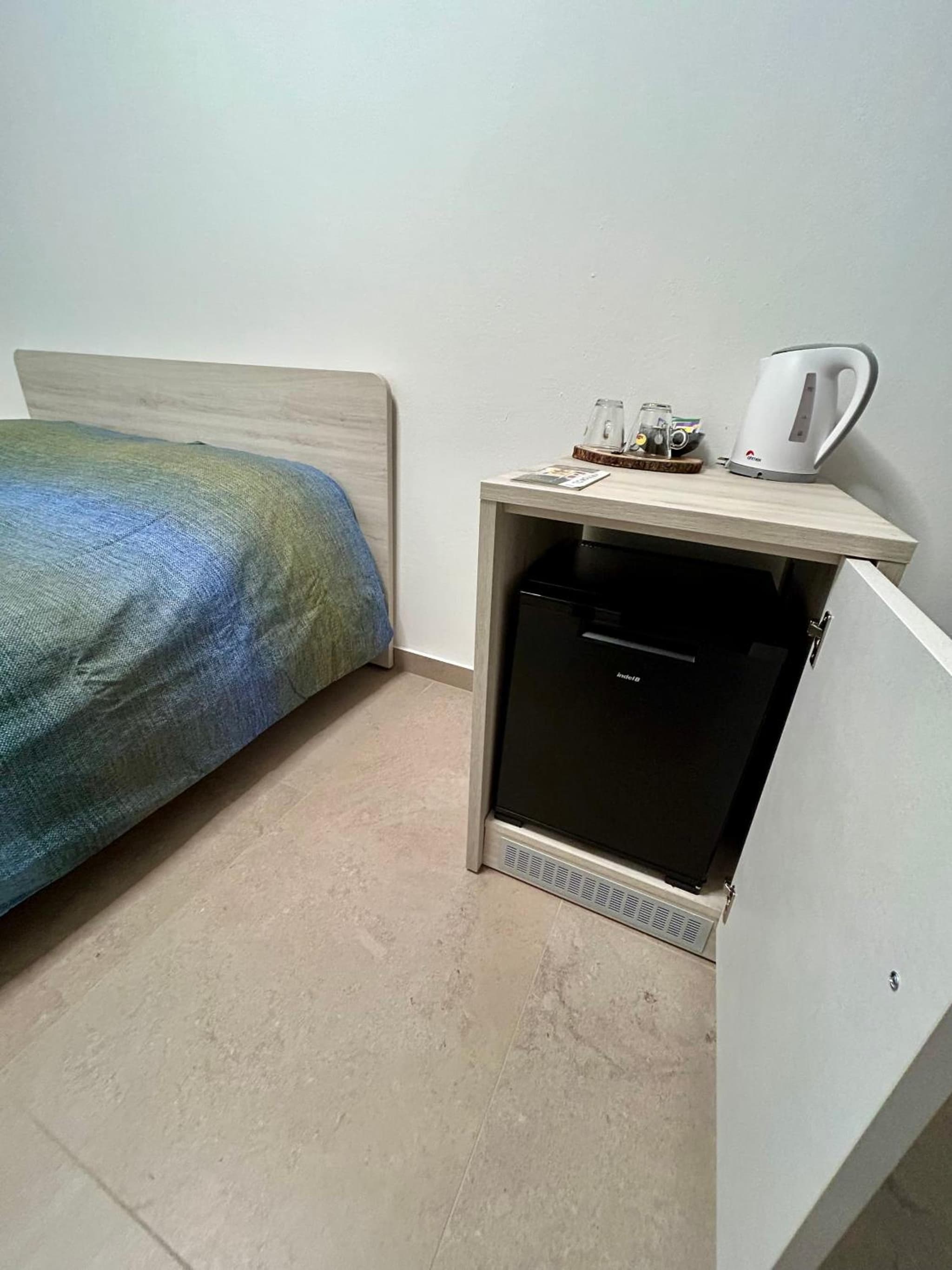La Veranda Guest Rooms - Free Public Transport & Parking, close to City Center photo 5
