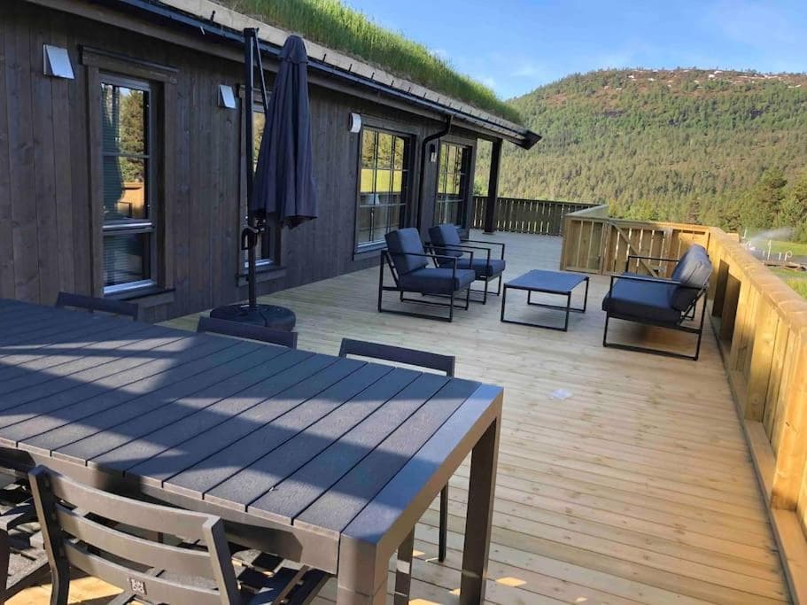 Ny og moderne hytte i Stryn. Solrik plassering photo 9