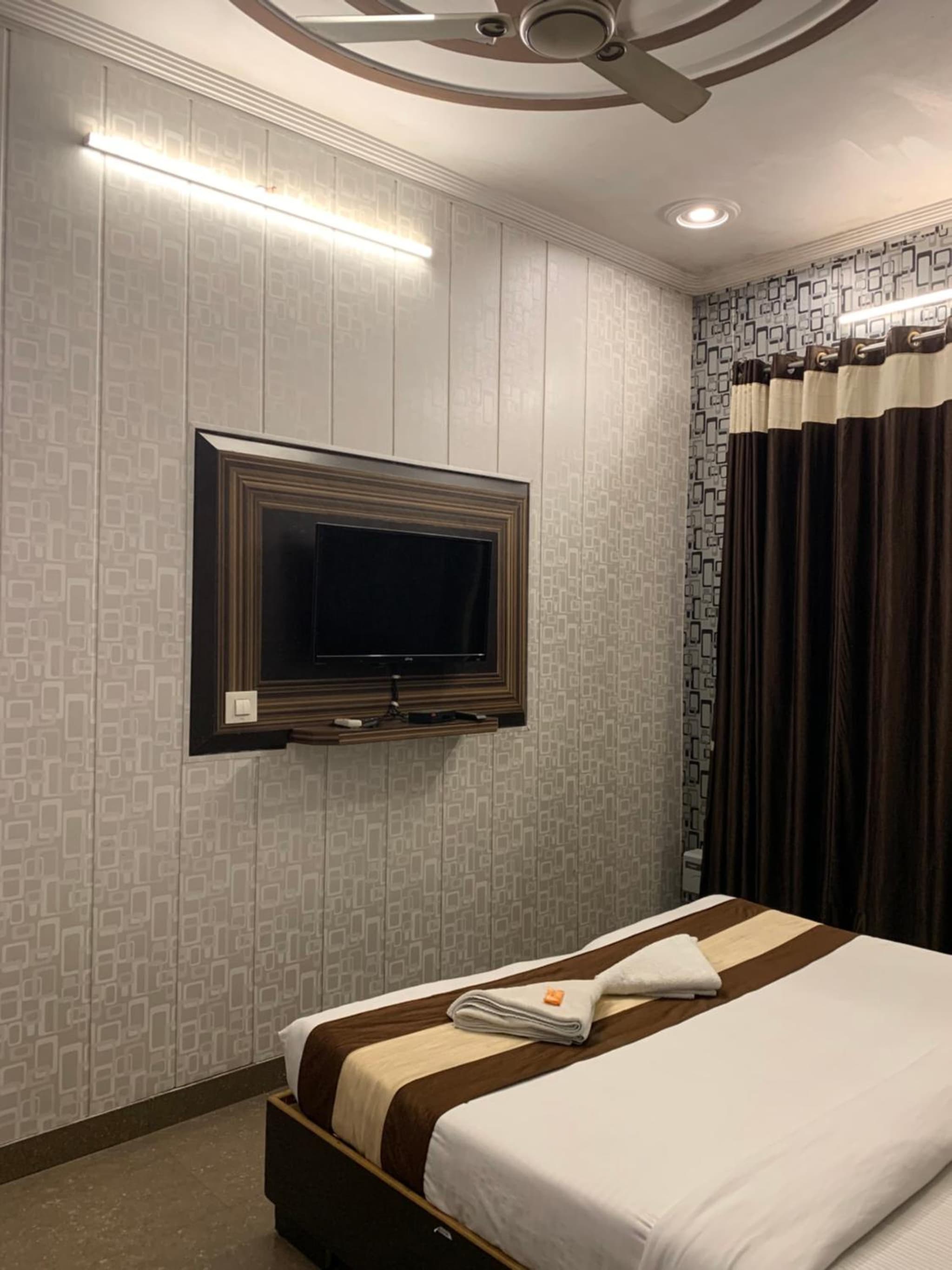 Hotel Pardesi,Har ki pauri Road Haridwar photo 5