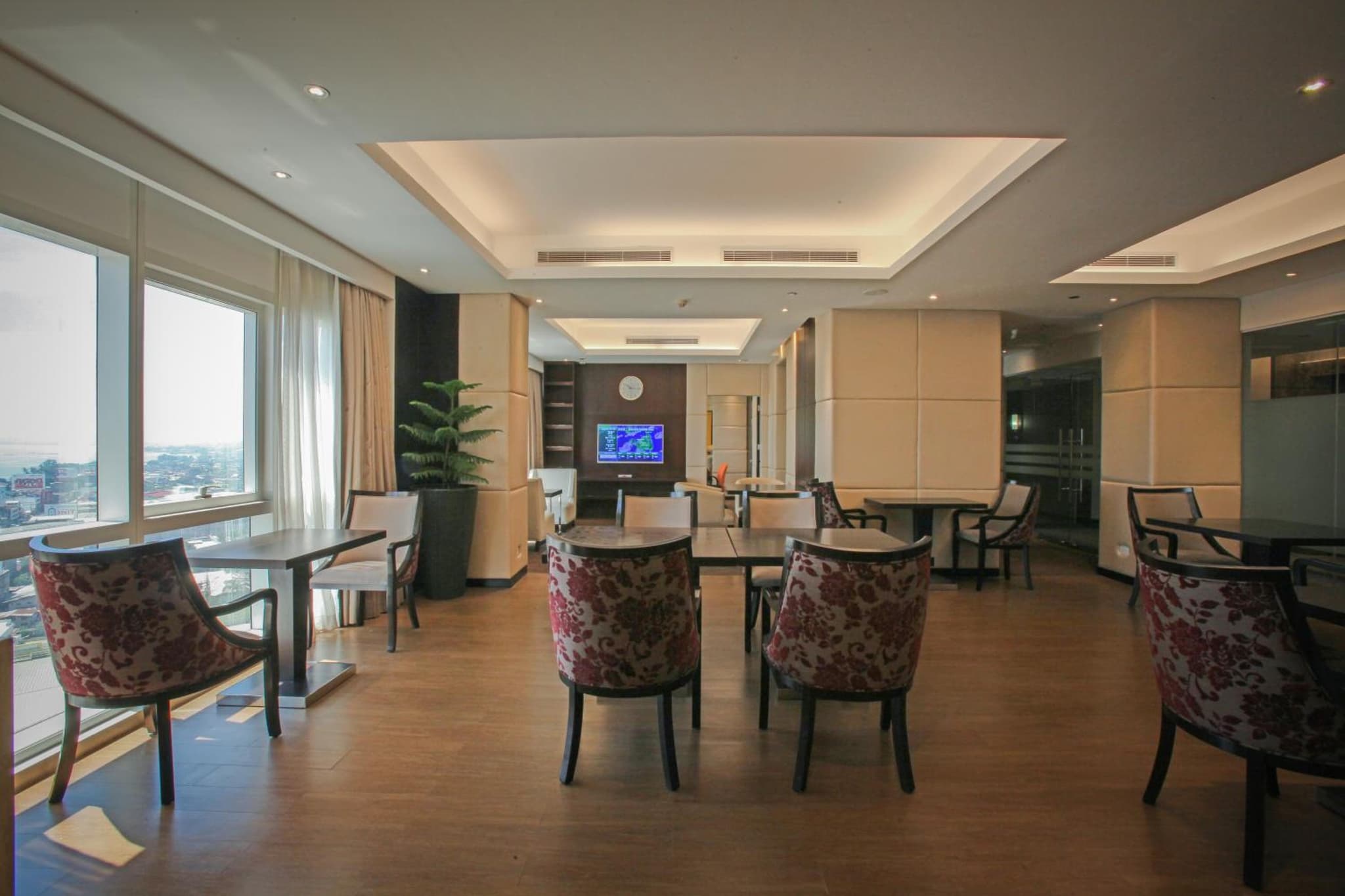 Limketkai Luxe Hotel photo 9