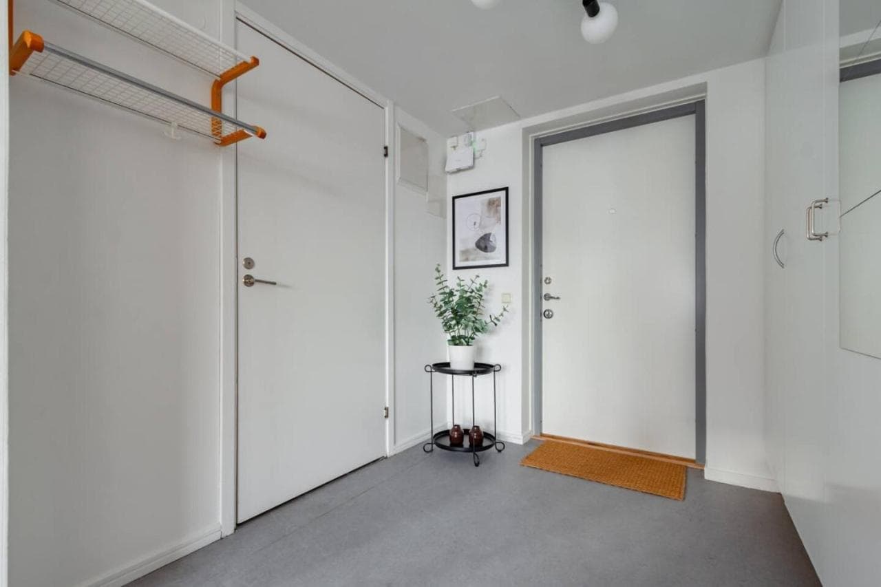 Simple studio in trendy Södermalm - construction work photo 4