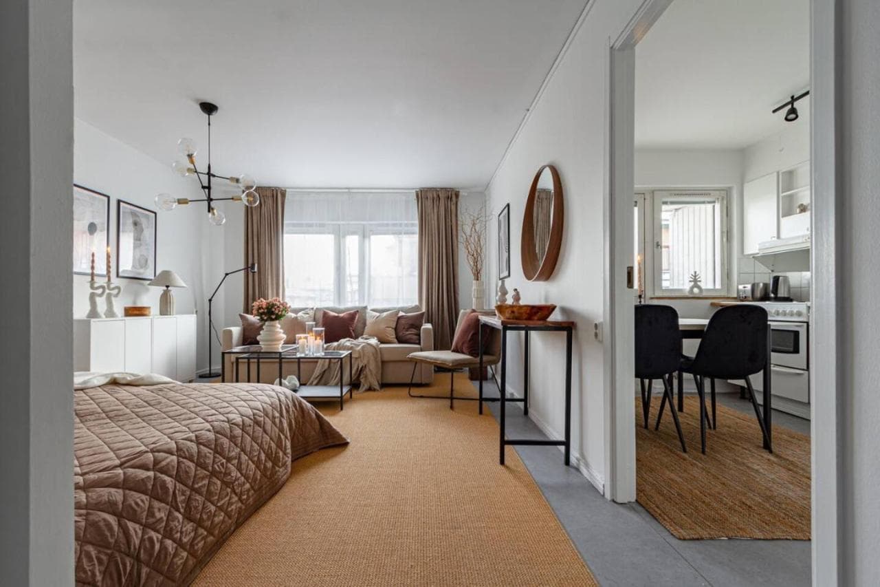 Simple studio in trendy Södermalm - construction work photo 5