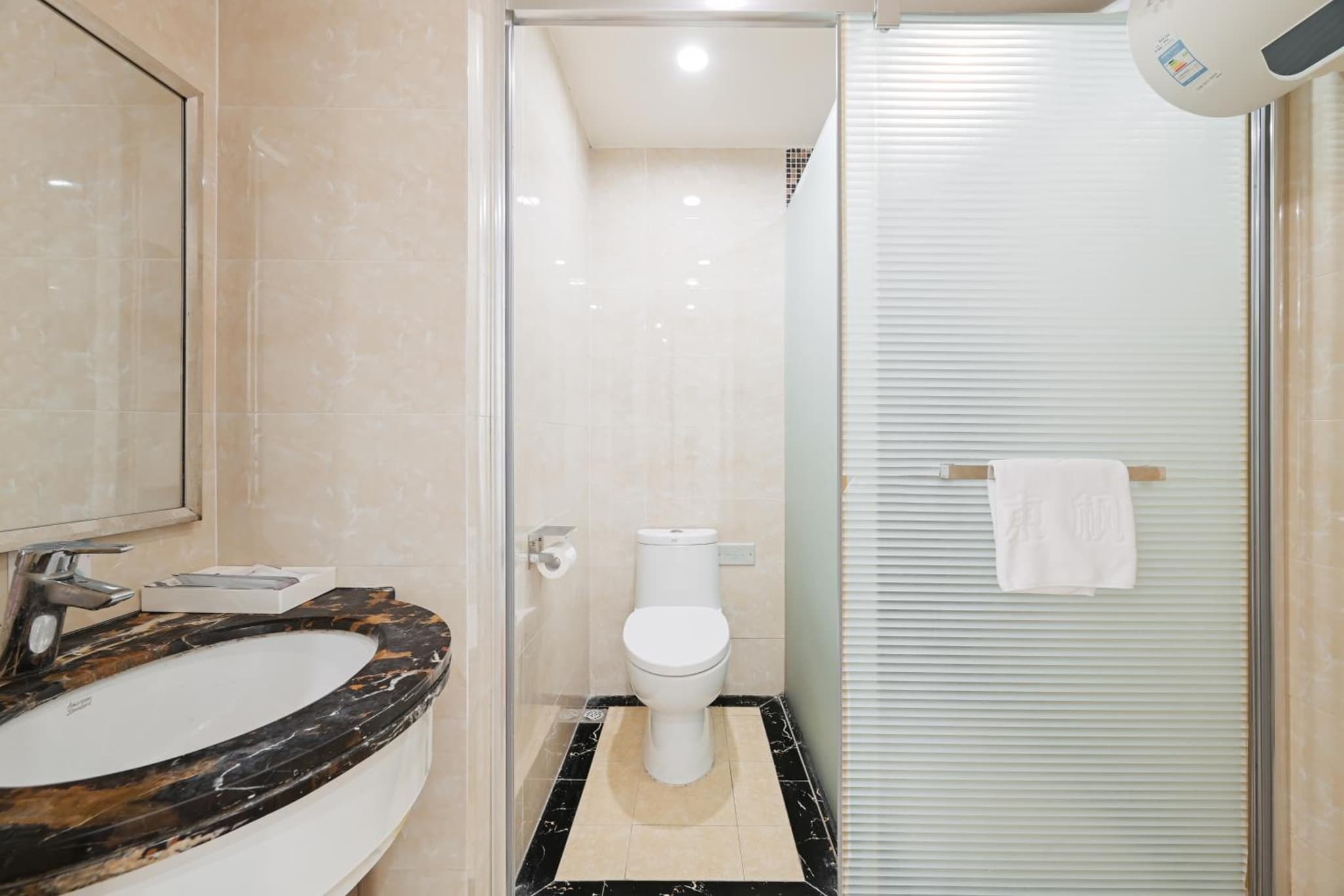 East Maple International Apartment photo 6