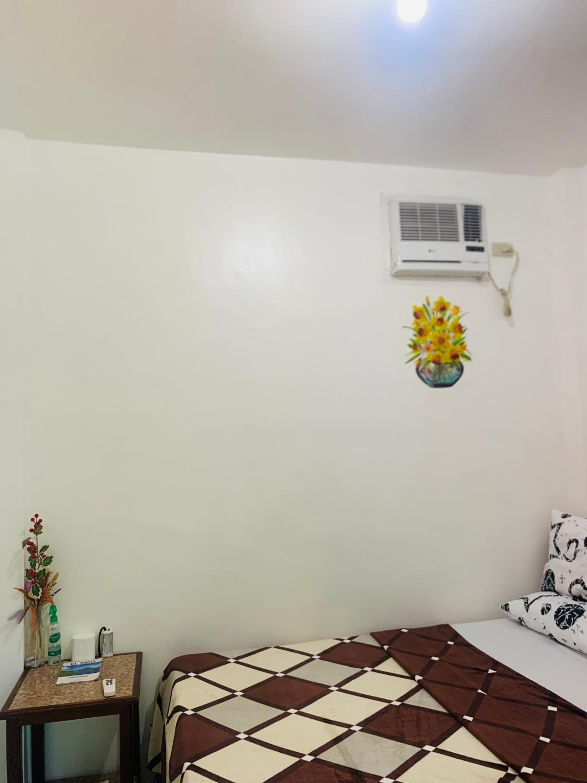 Queen's Room Rental 4 photo 7
