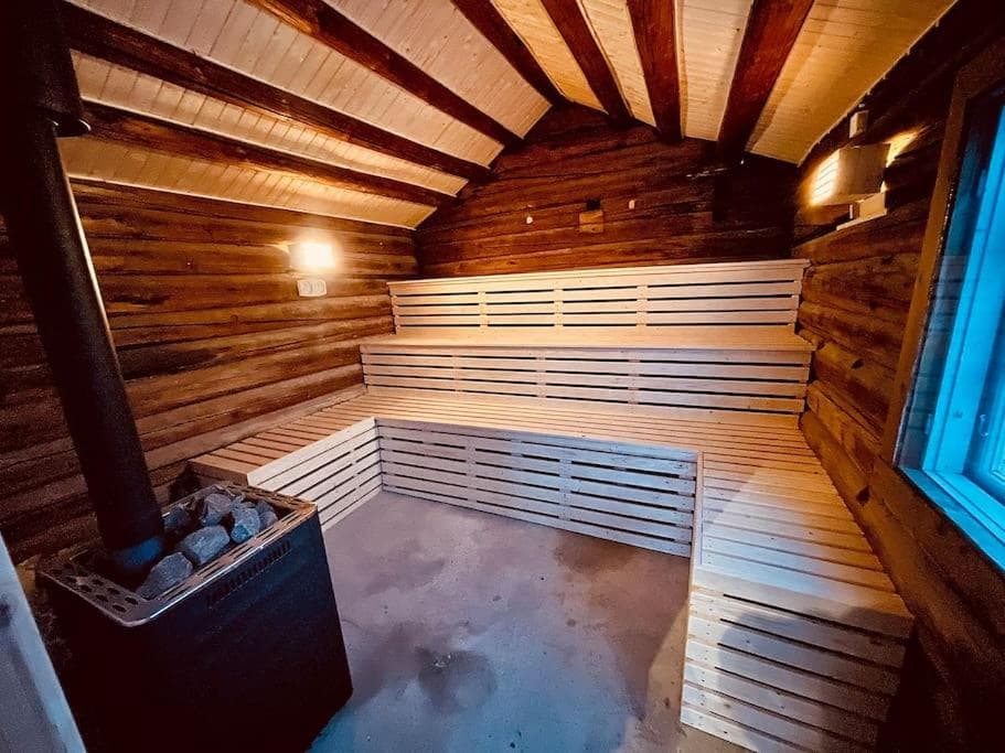 Sjarmerende tømmerhytte på gårdstun photo 9