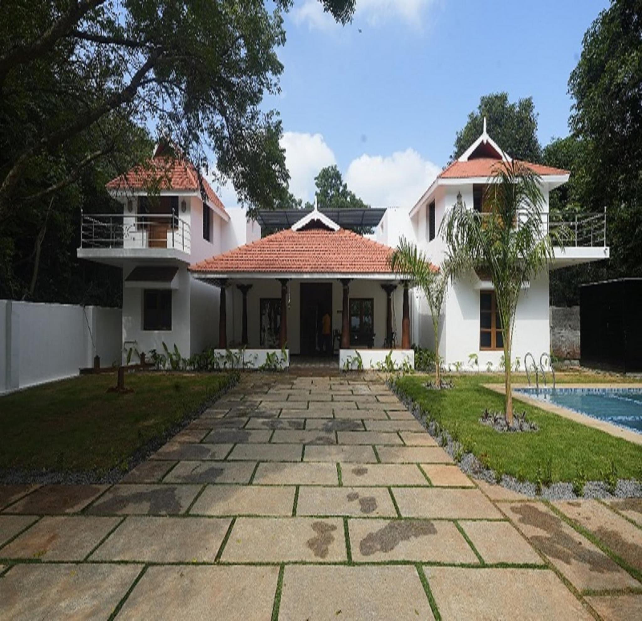 Courtyard Castle Heritage Resort - Private Villa & Rooms