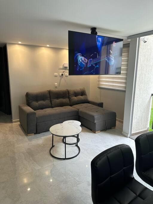 Moderno Apartamento Primer Piso Cerca de Pereira
