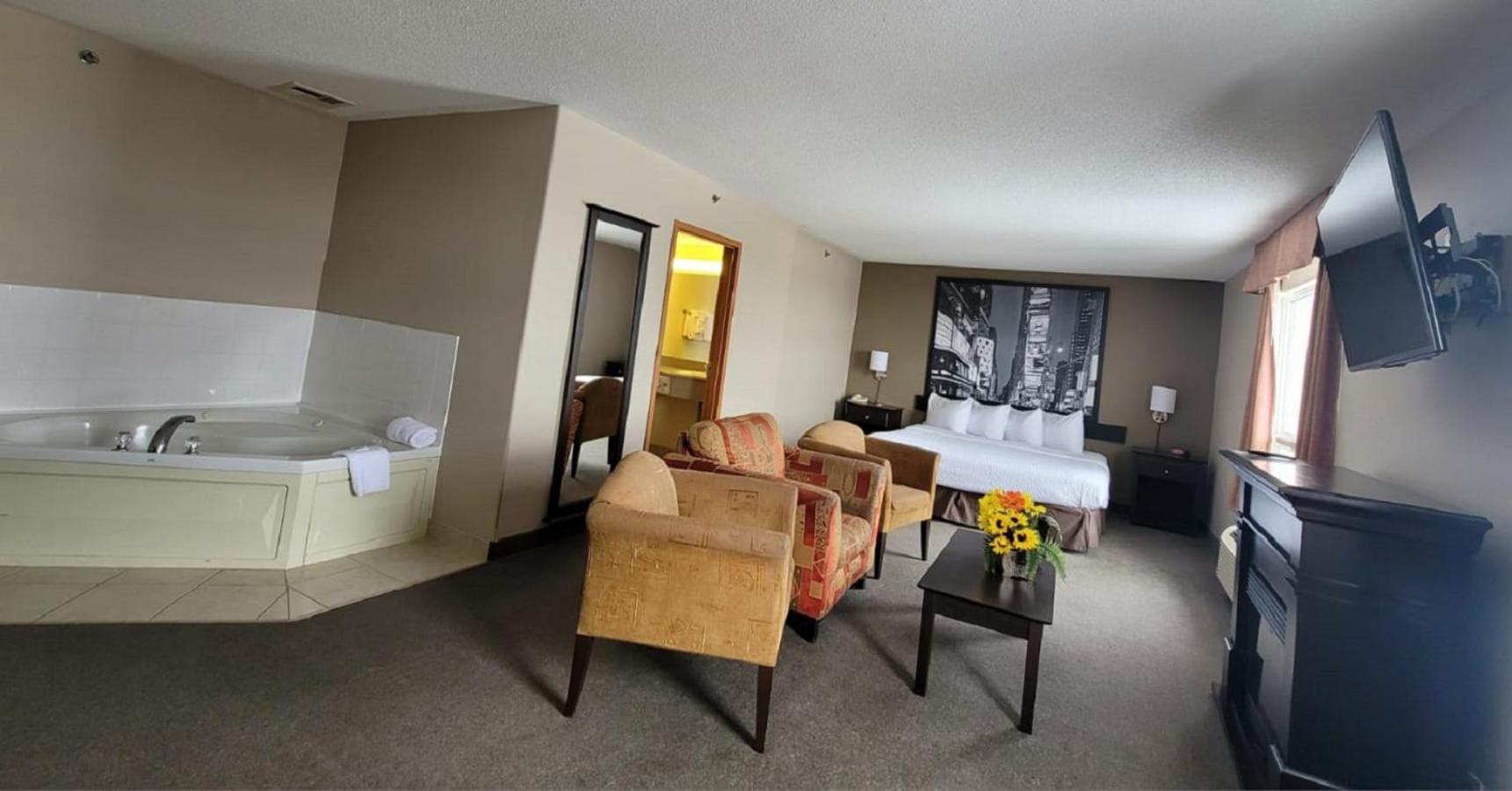 Super 8 by Wyndham Barrie South photo 3
