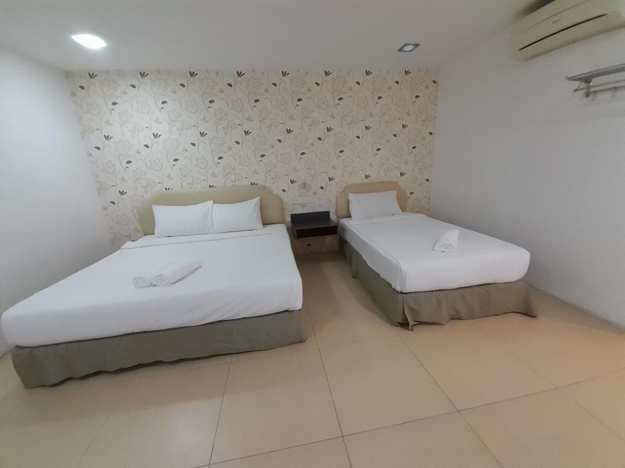 Hotel Twelve at 12 Kuantan Centre photo 4
