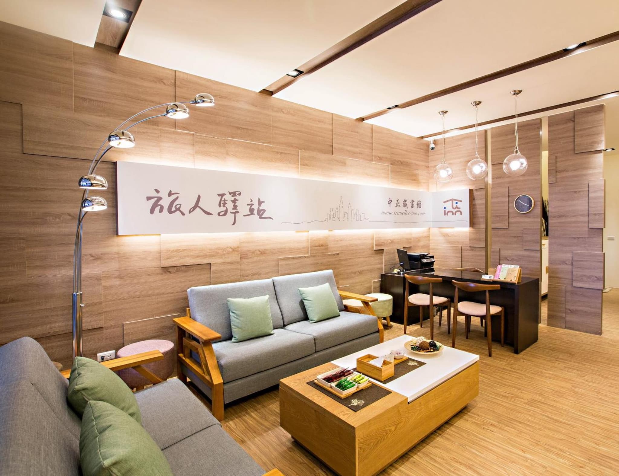 Traveller Inn - Book Haus