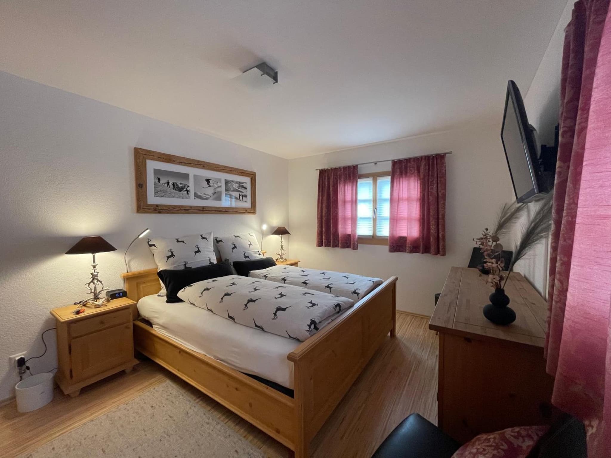 Laax Cozy Apartment - Ski Bus - Fireplace photo 9