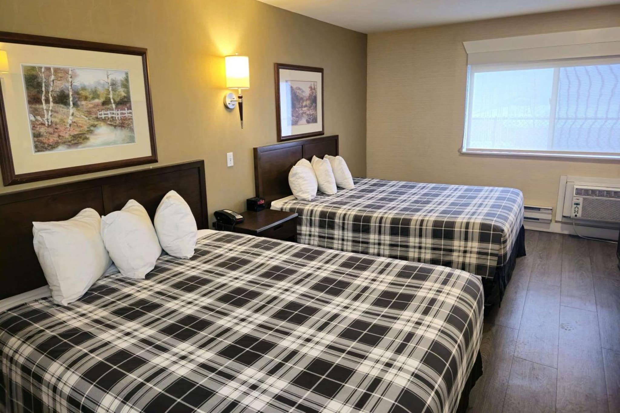 Rodeway Inn & Suites photo 8