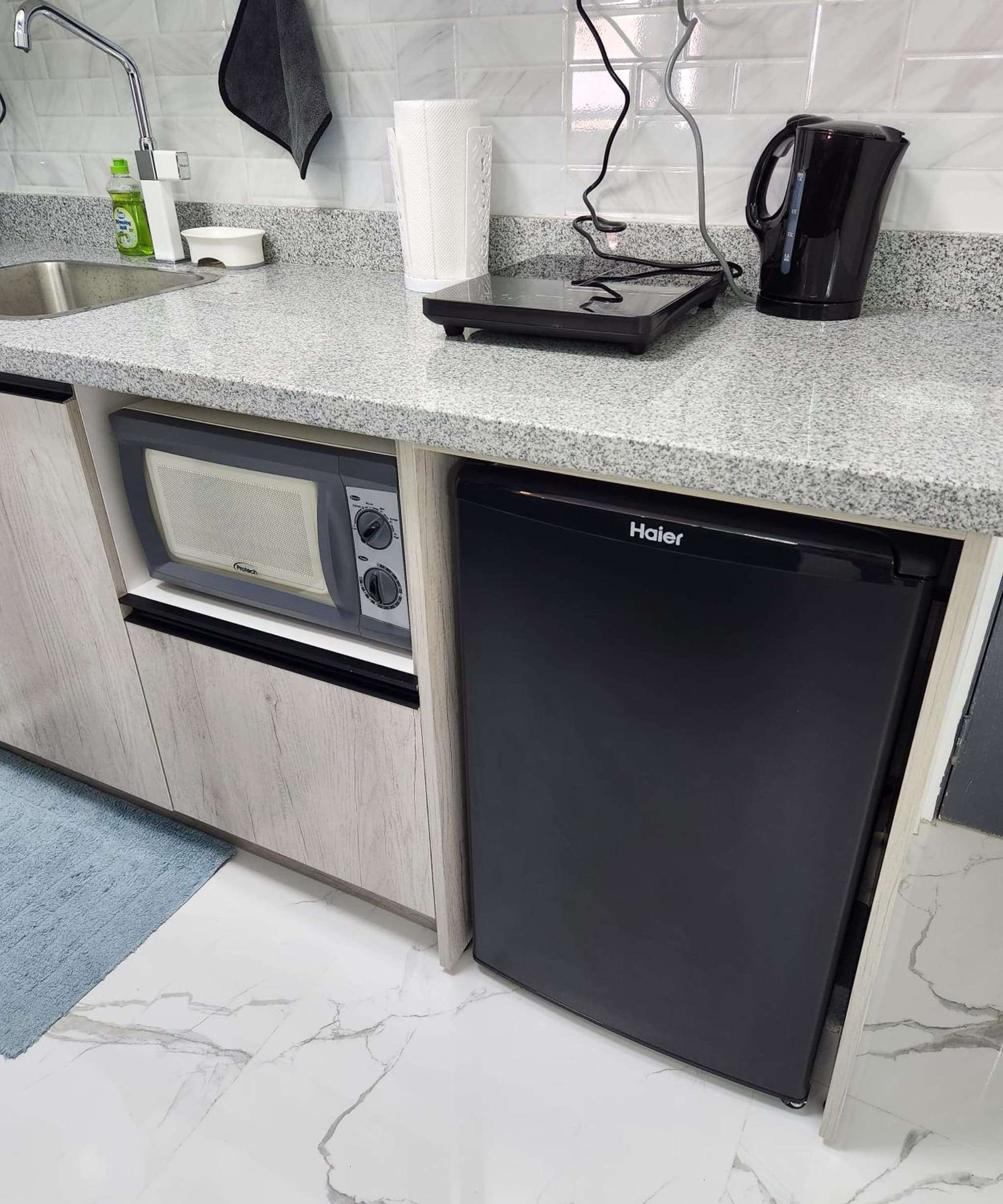 Condo Azur Suites B207 near Airport, Netflix, Stylish, Cozy with swimming pool photo 4