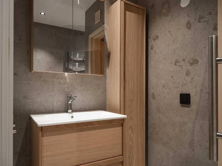 Chic Are Apt for 6 Ski-in-Ski-out with Sauna photo 9