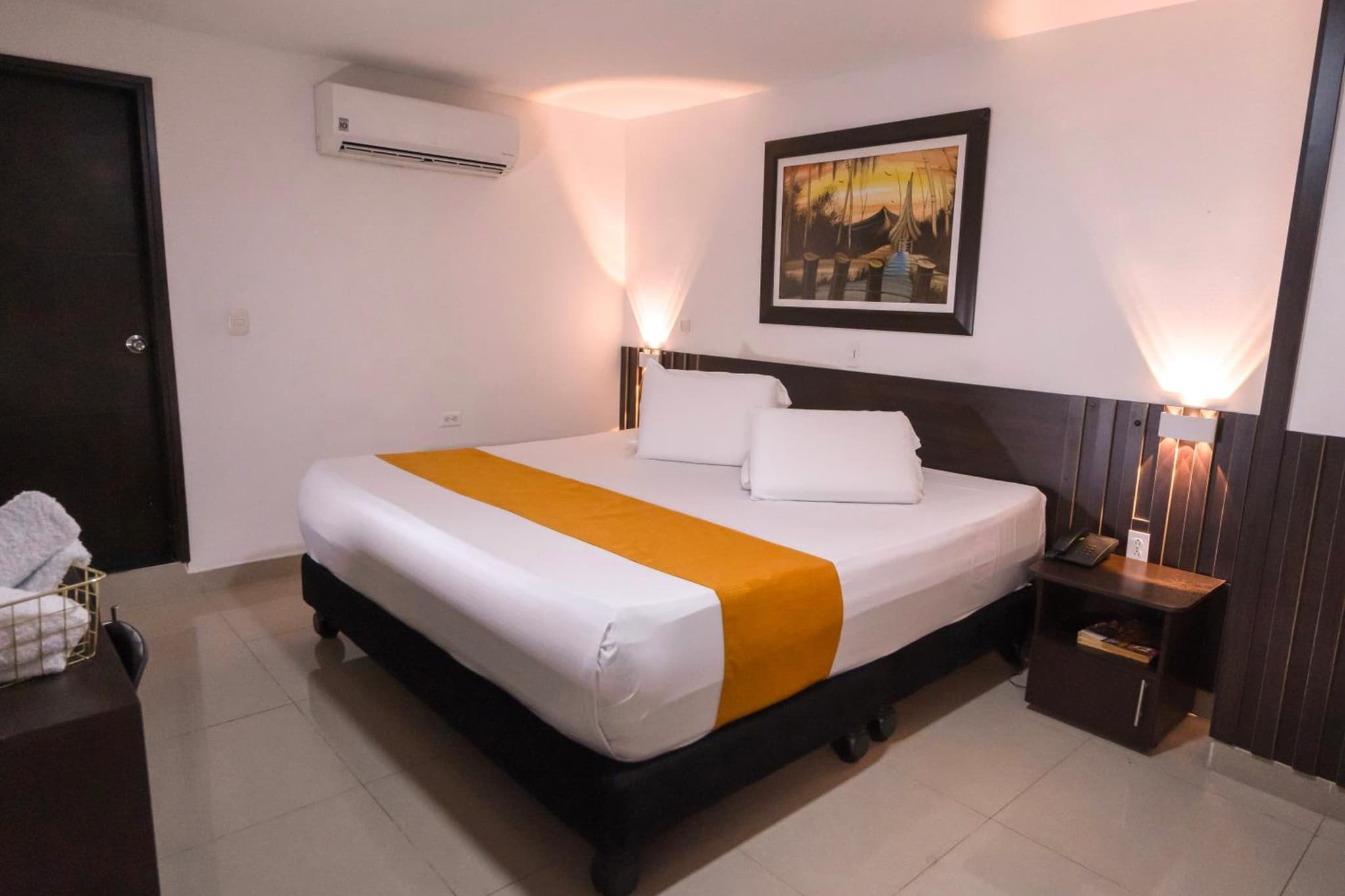 Sixth House Suite photo 4