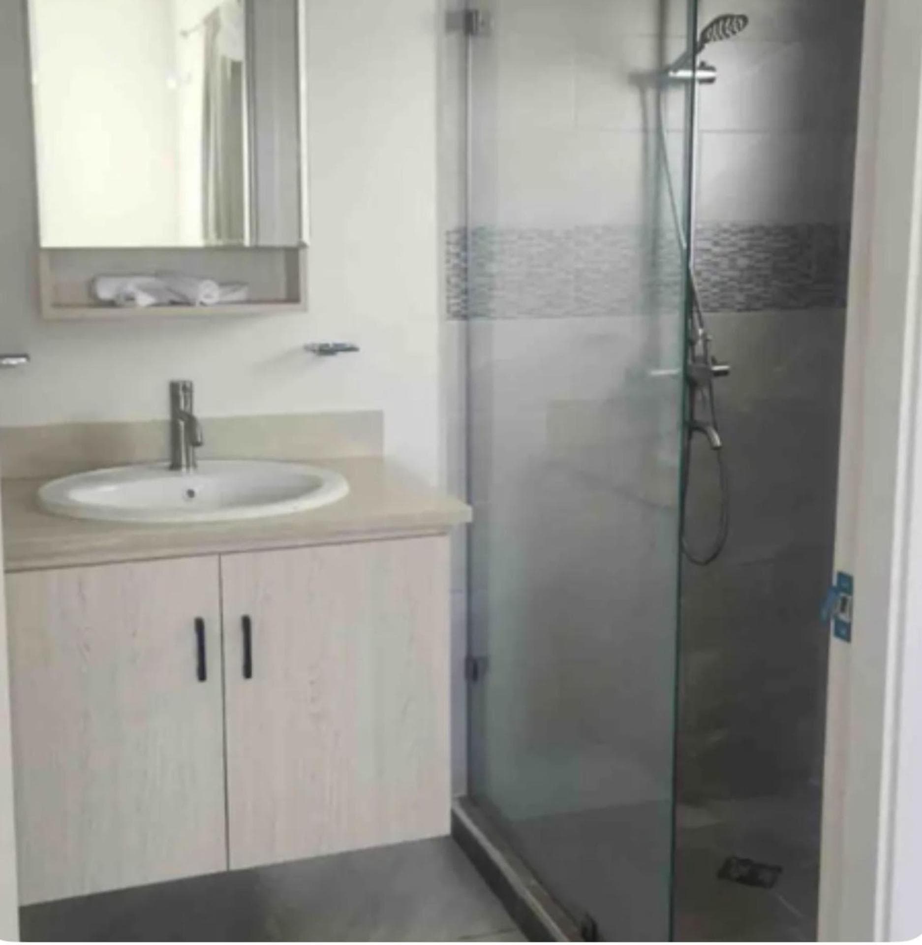 House - Sleeps 4 & Free Parking photo 2