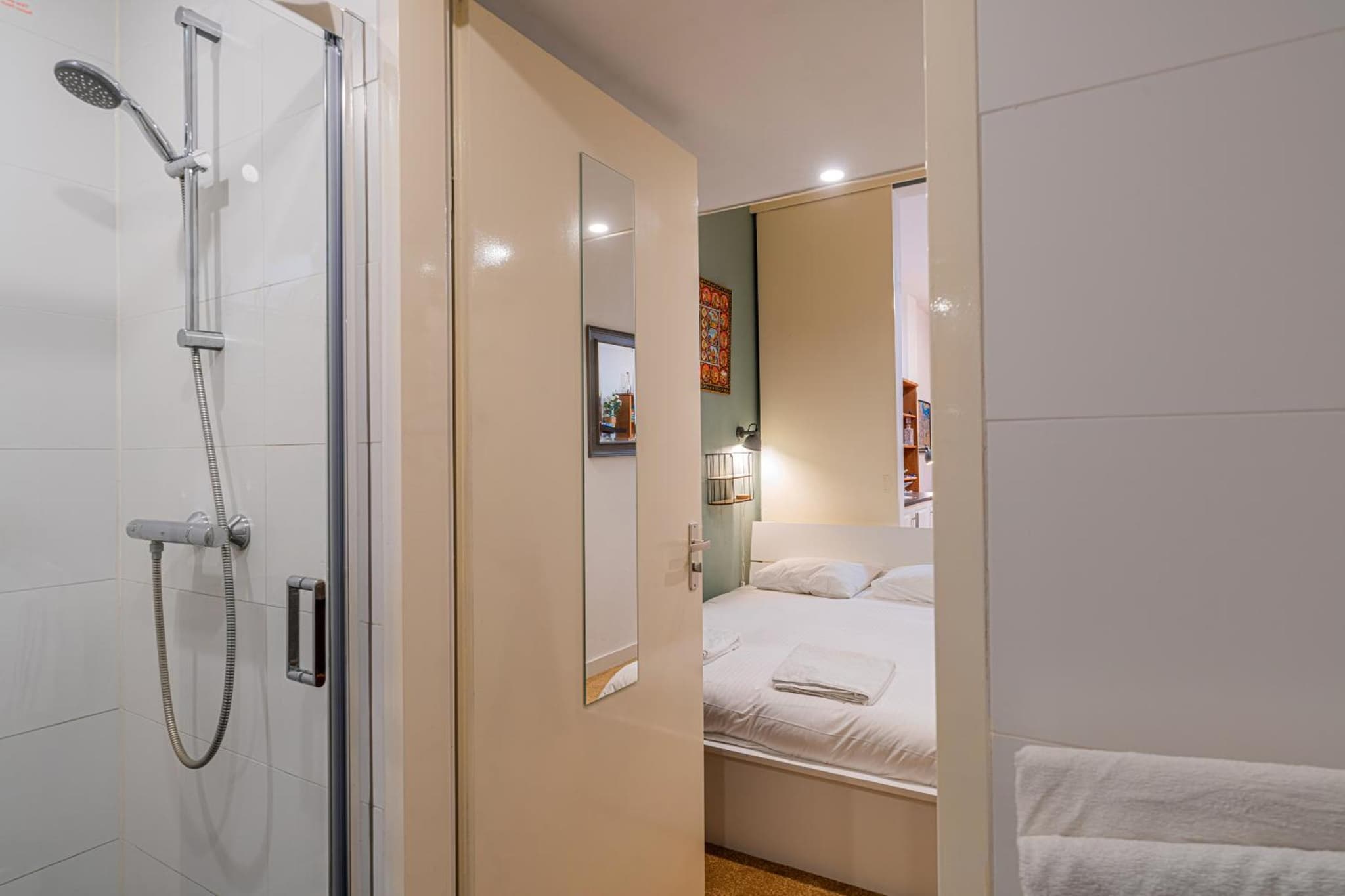 Stylish Private Studio Close to City photo 8