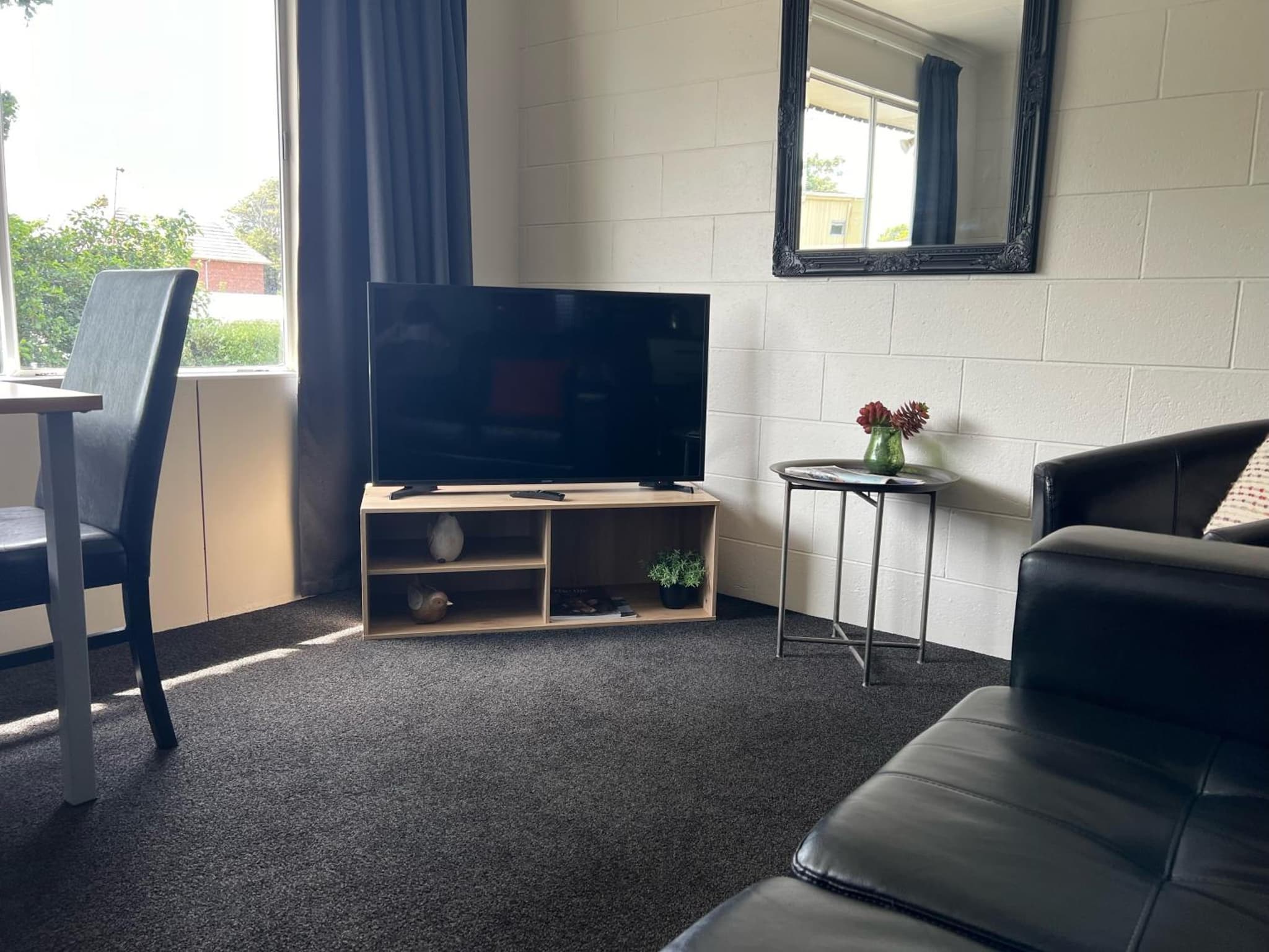 Golden Leaf Apartments photo 3