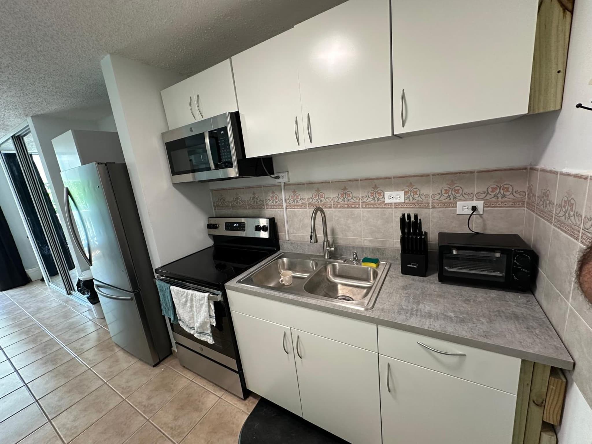 Beachfront Studio Apt w/ Full Kitchen & Pool photo 5