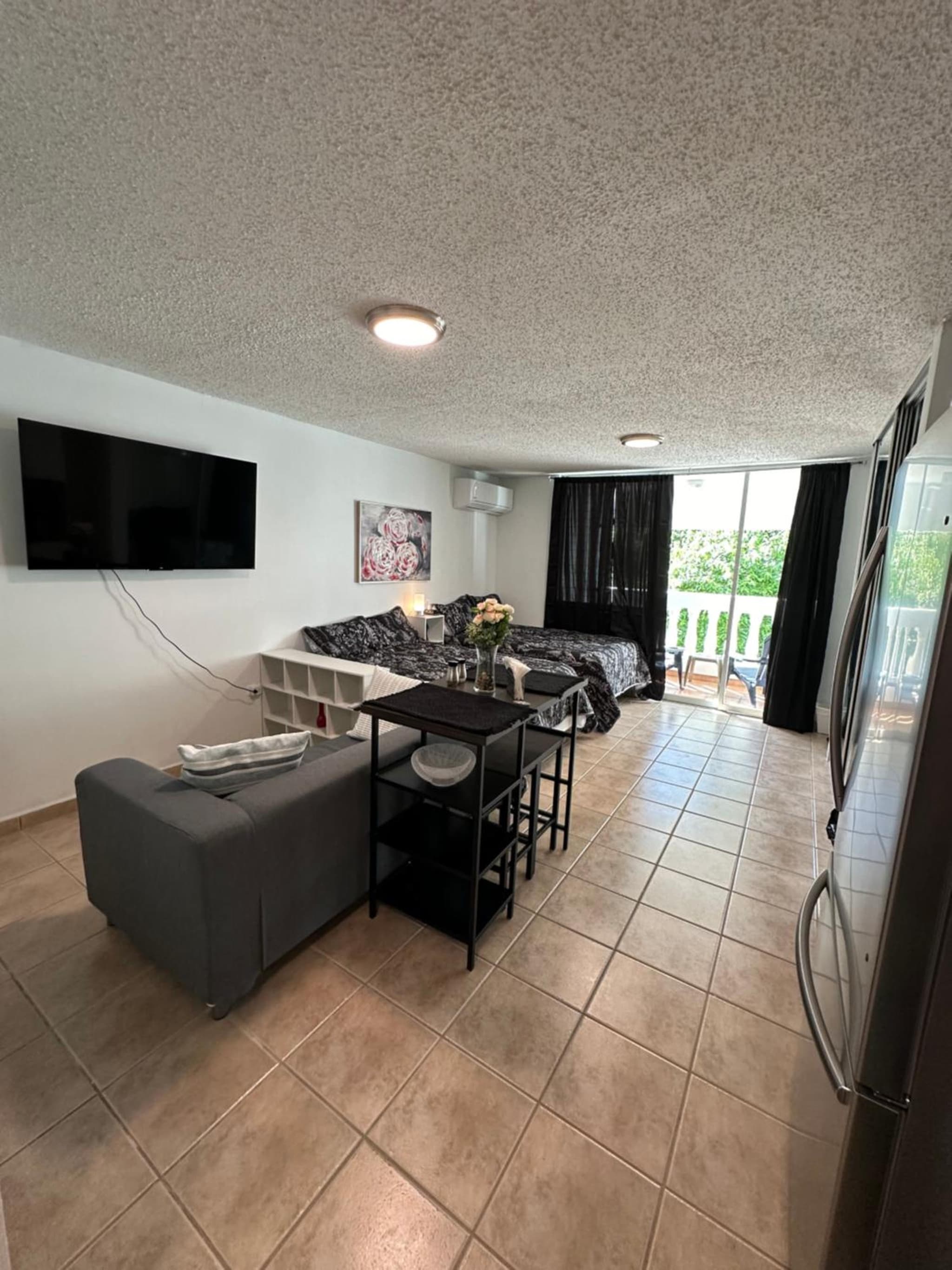 Beachfront Studio Apt w/ Full Kitchen & Pool photo 3