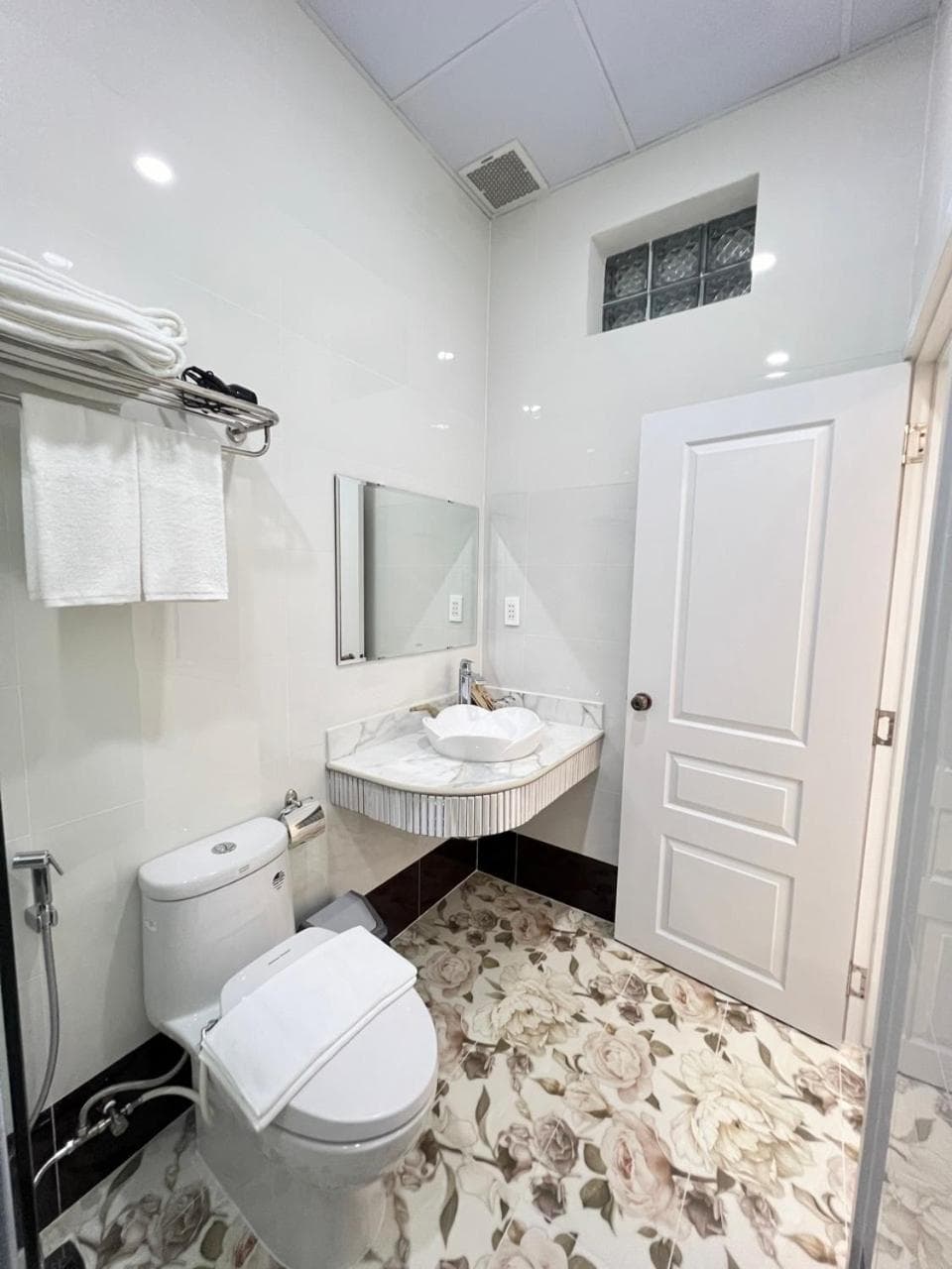 Paris Hotel Châu Đốc photo 8