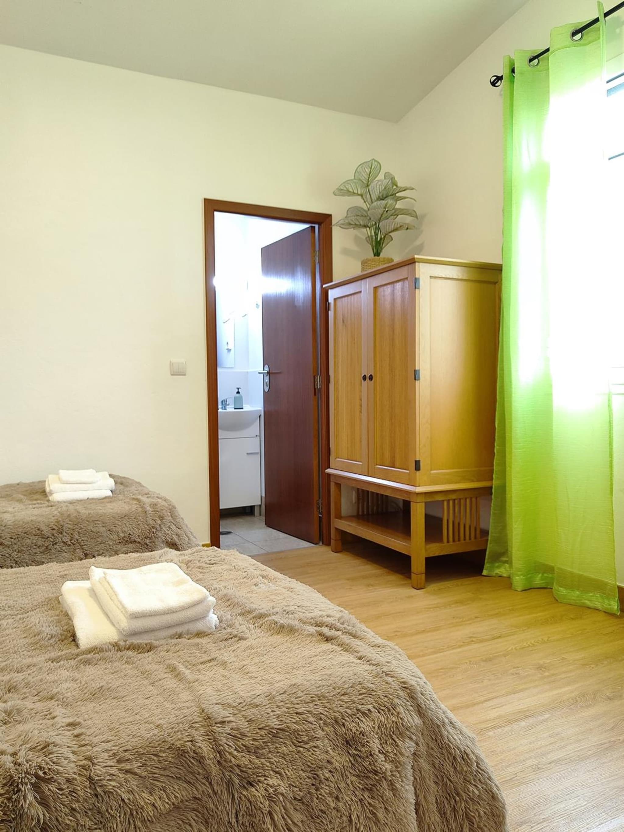 GATEONE AL Airport View House photo 5