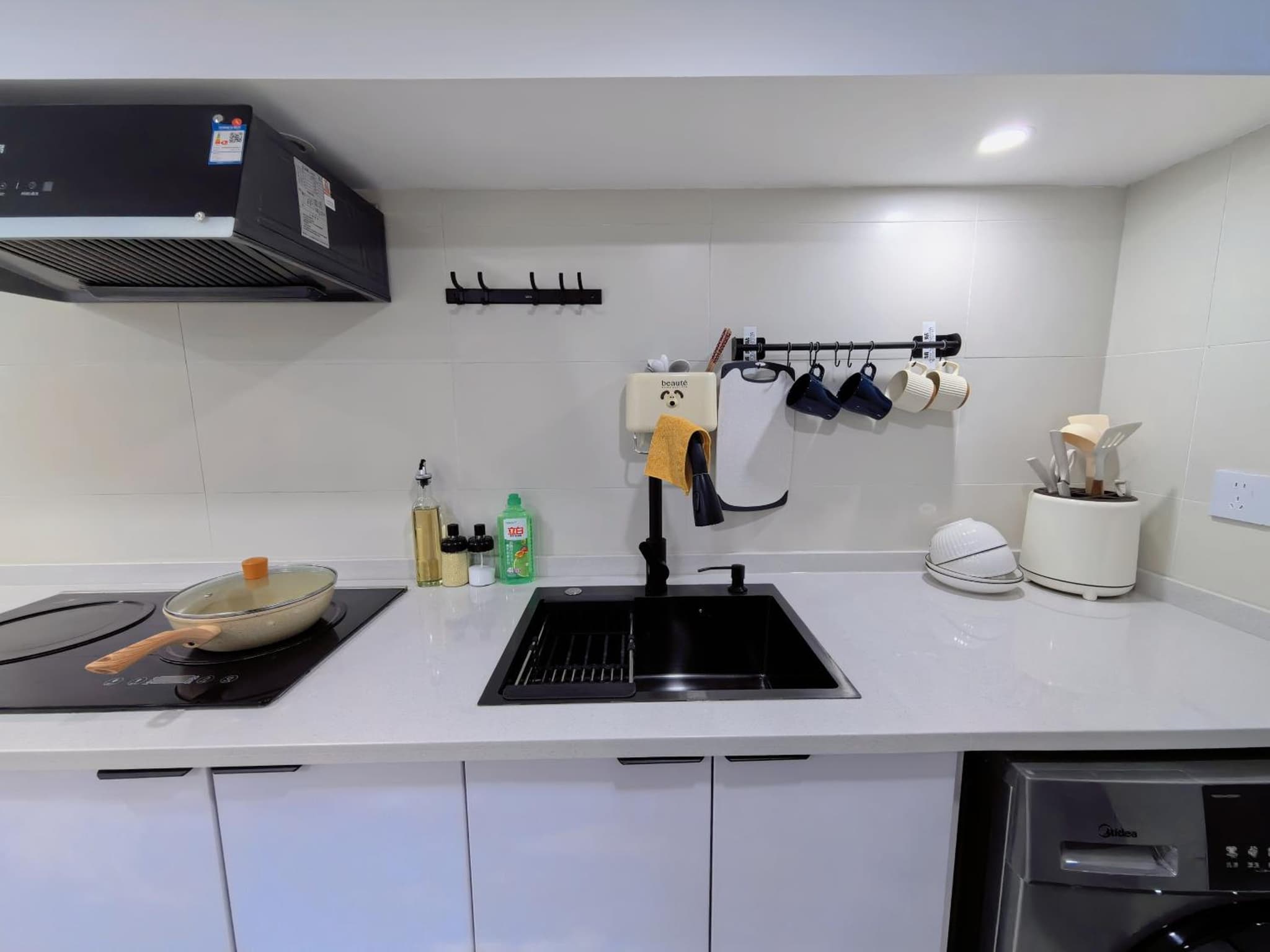 Shanghai Hills & ZINN City Loft Near Metro Line 1 Changshu Rd and Close to Tianzi Fang photo 5