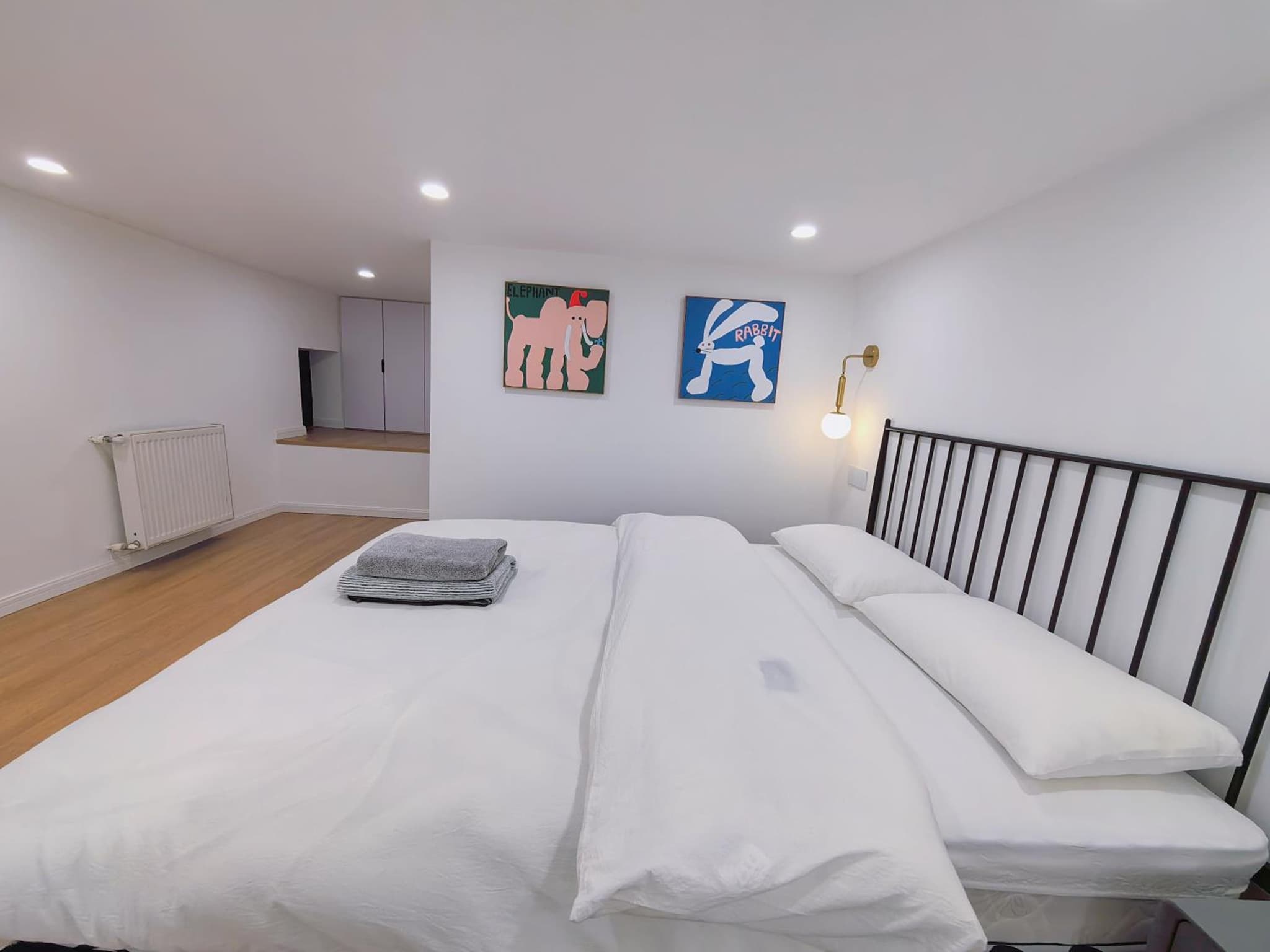Shanghai Hills & ZINN City Loft Near Metro Line 1 Changshu Rd and Close to Tianzi Fang photo 4