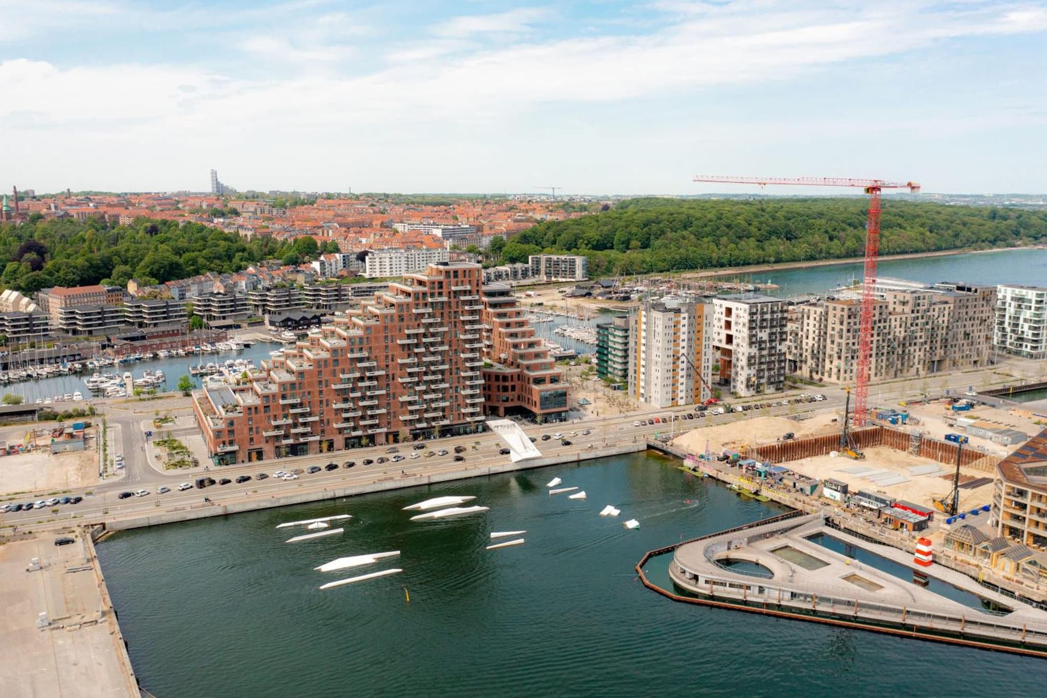 Spacious waterfront apartment with marina and sea view