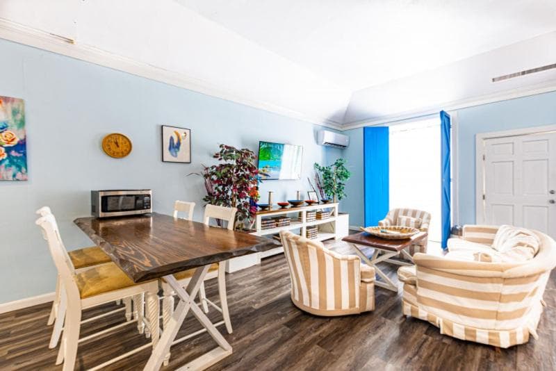 Studio Palms BC photo 6