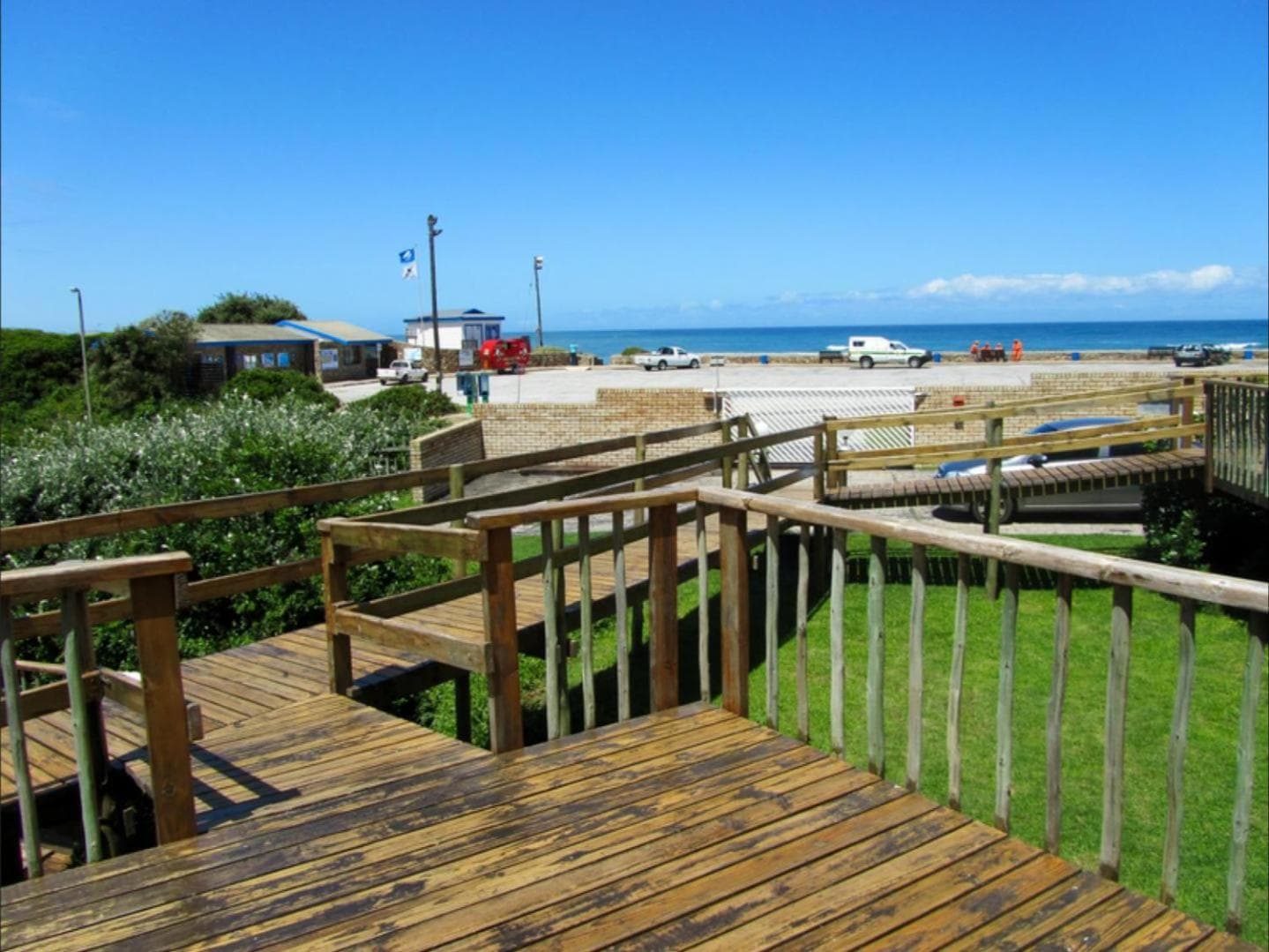 Kelly's Beachfront Apartments photo 8
