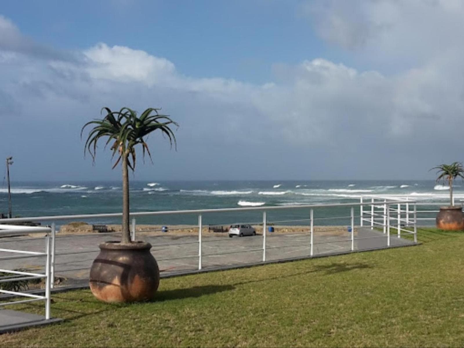 Kelly's Beachfront Apartments photo 3