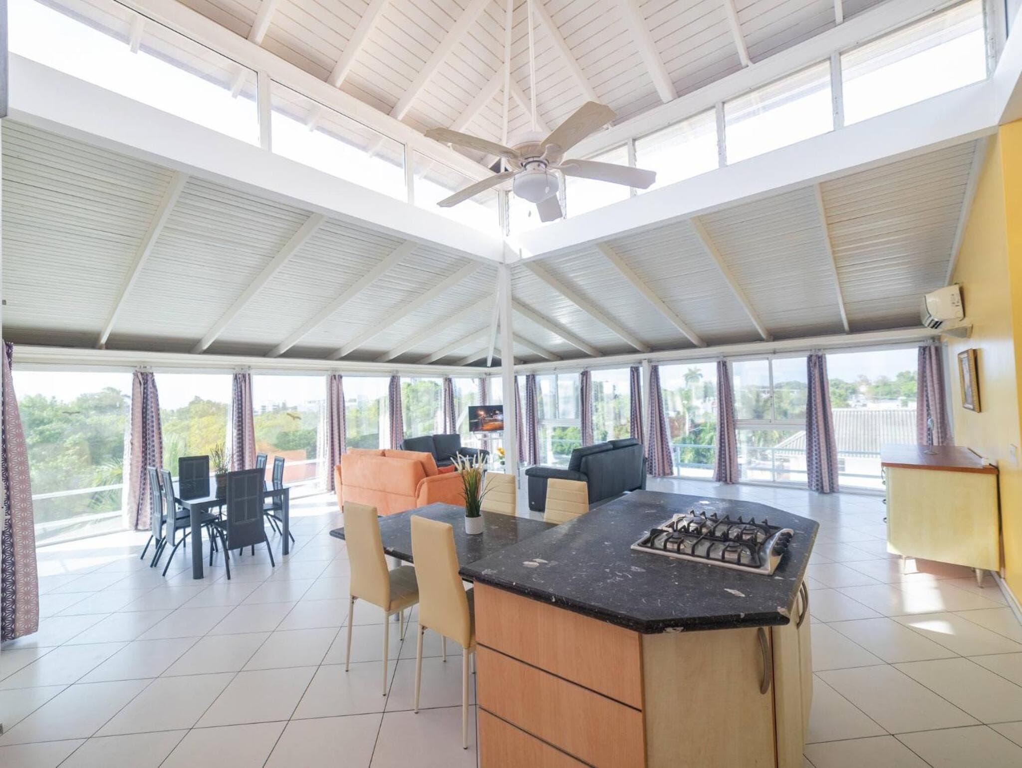 3BR Luxury Penthouse, 300m From Beach photo 9