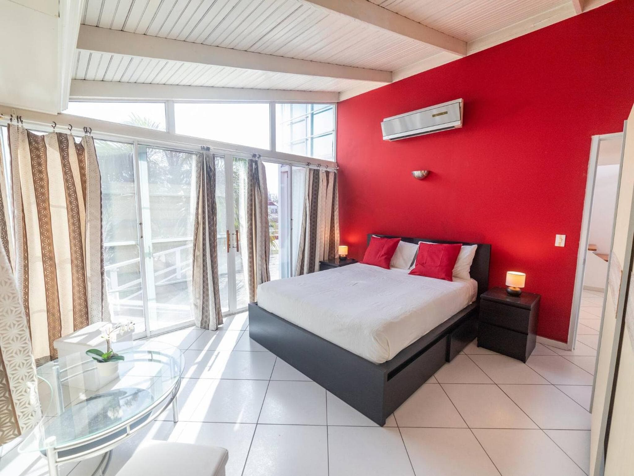 3BR Luxury Penthouse, 300m From Beach photo 4
