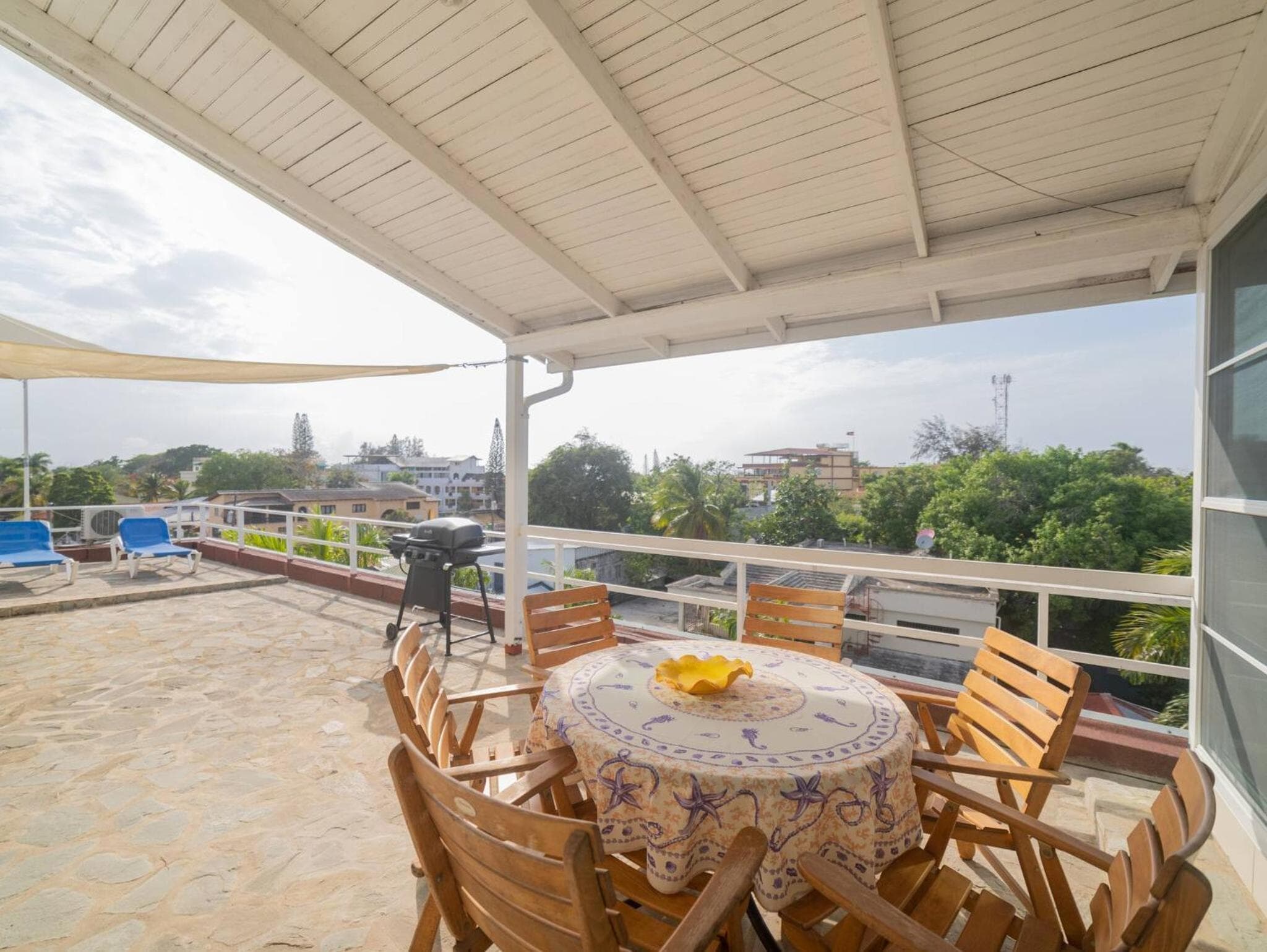 3BR Luxury Penthouse, 300m From Beach photo 8