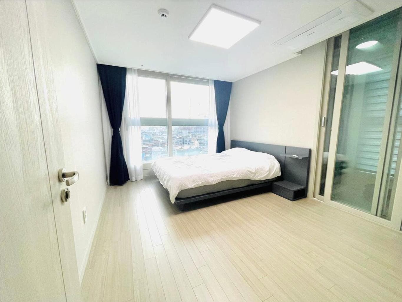 Super quiet Dry bath floor OLED TV Closet room photo 3