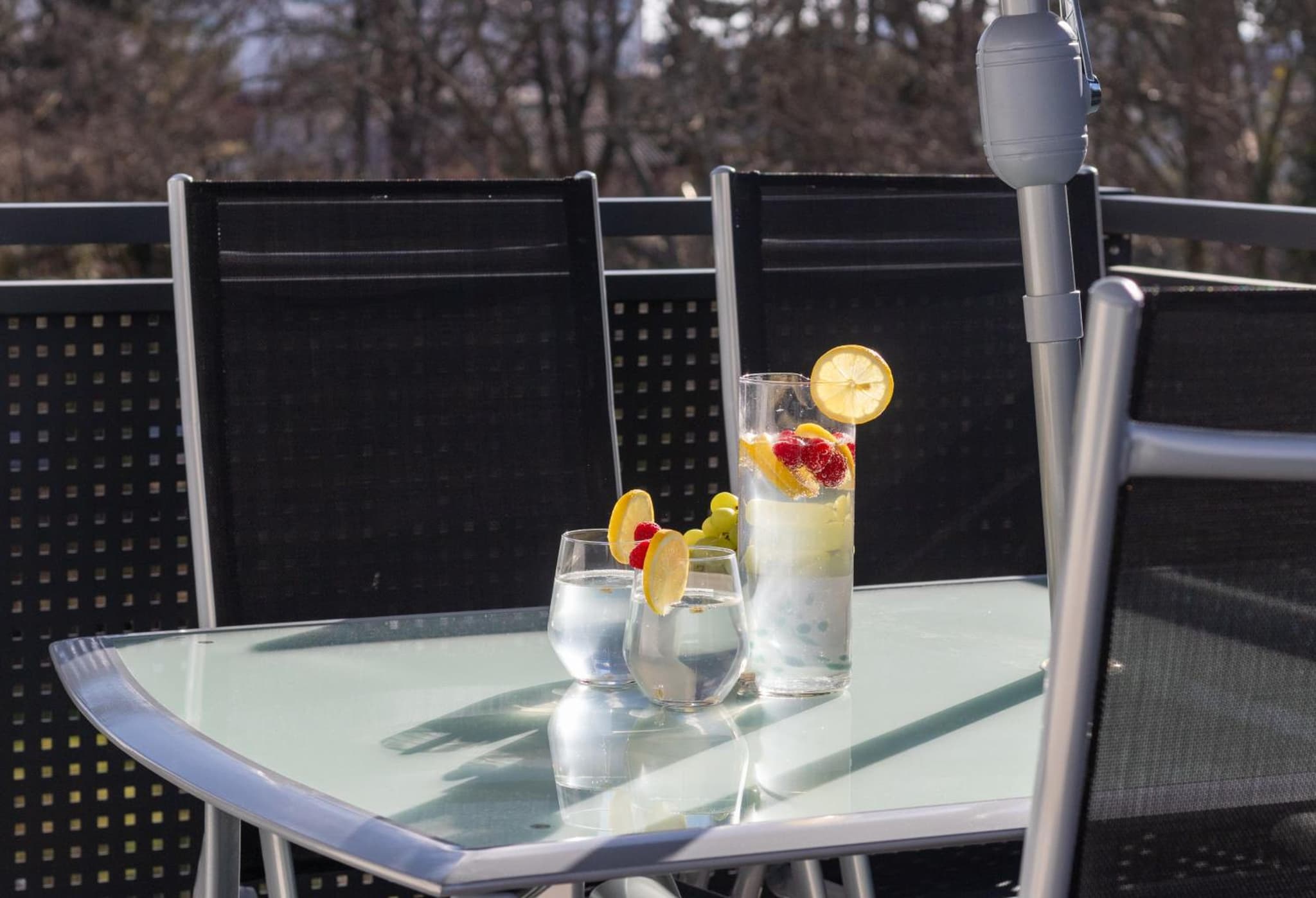 NobleNest: Terrasse - Netflix - Kaffee photo 8