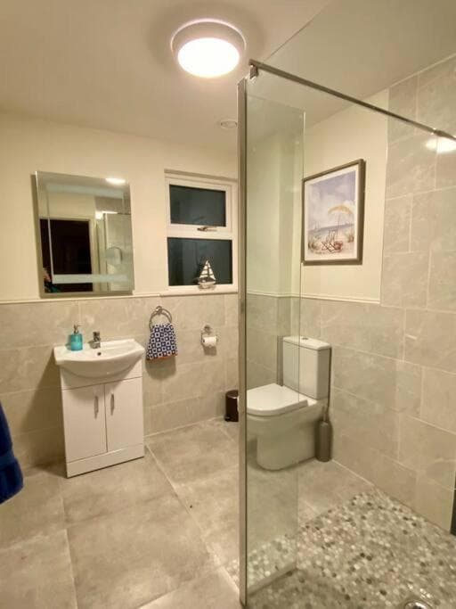 Modern family home photo 7