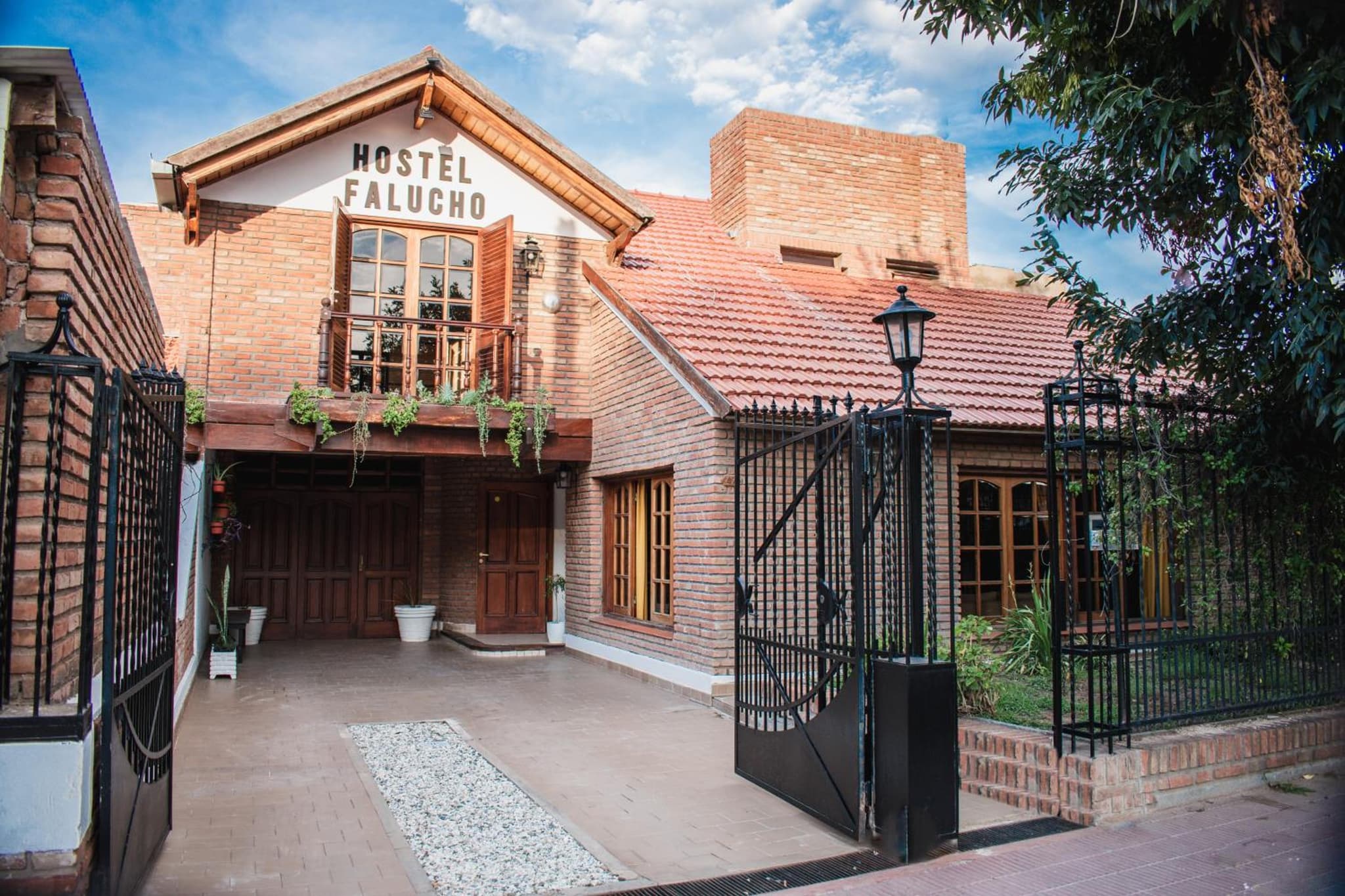 Falucho Hostel