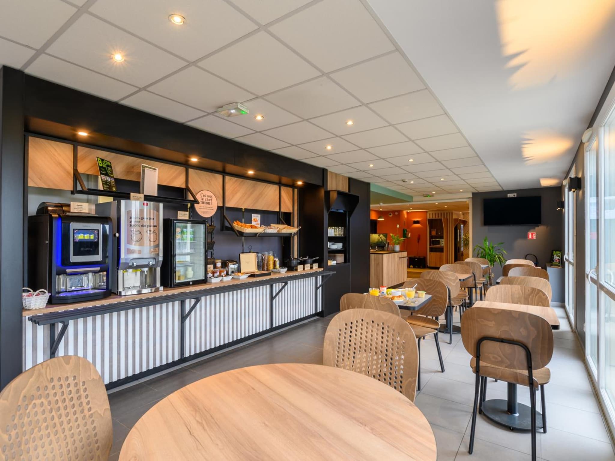 B&B HOTEL Compiègne Thourotte photo 4