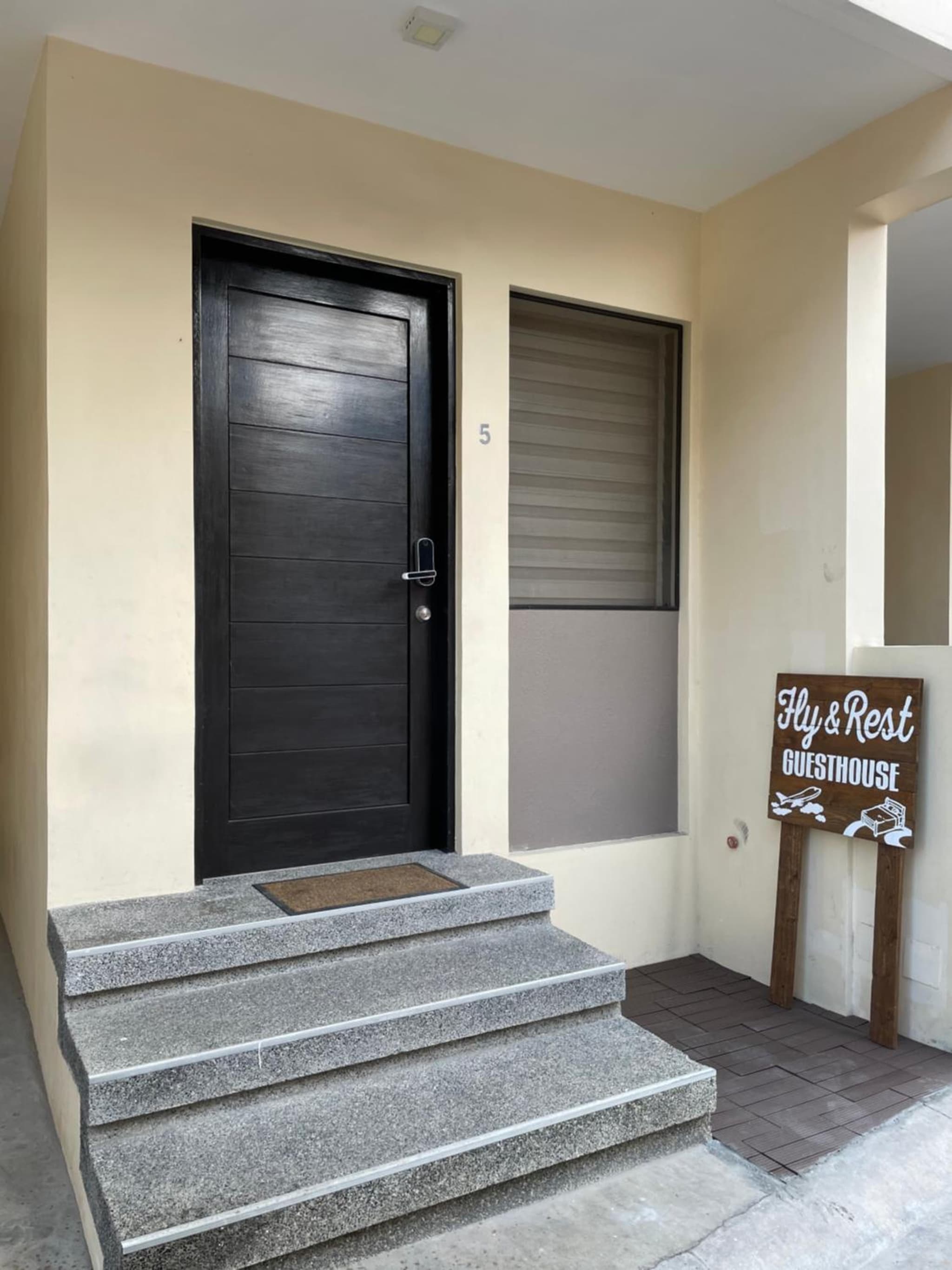 FLY & REST GUESTHOUSE - Mactan-Cebu International Airport
