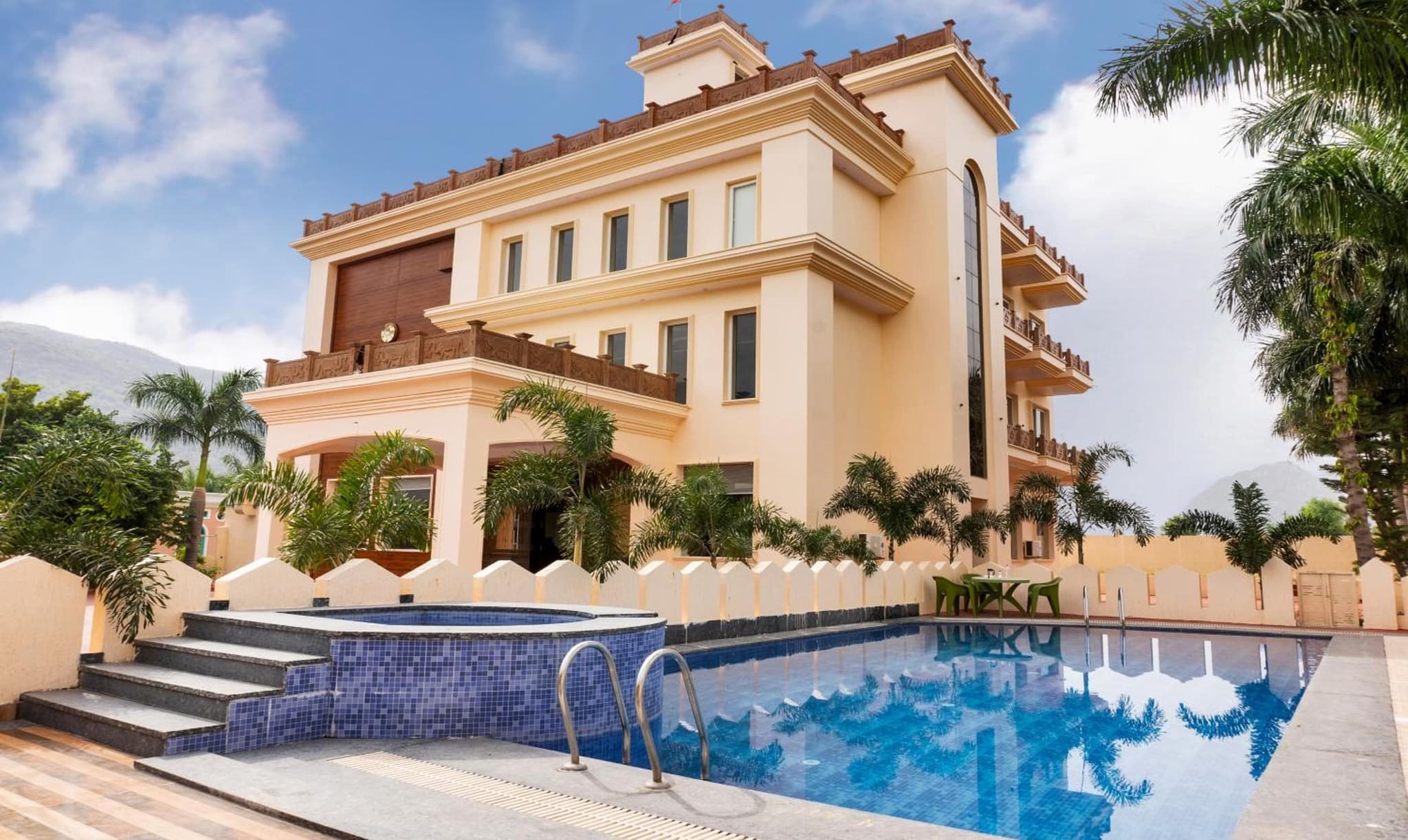 Treebo Premium Royal Amar With Mountain View and Swimming Pool