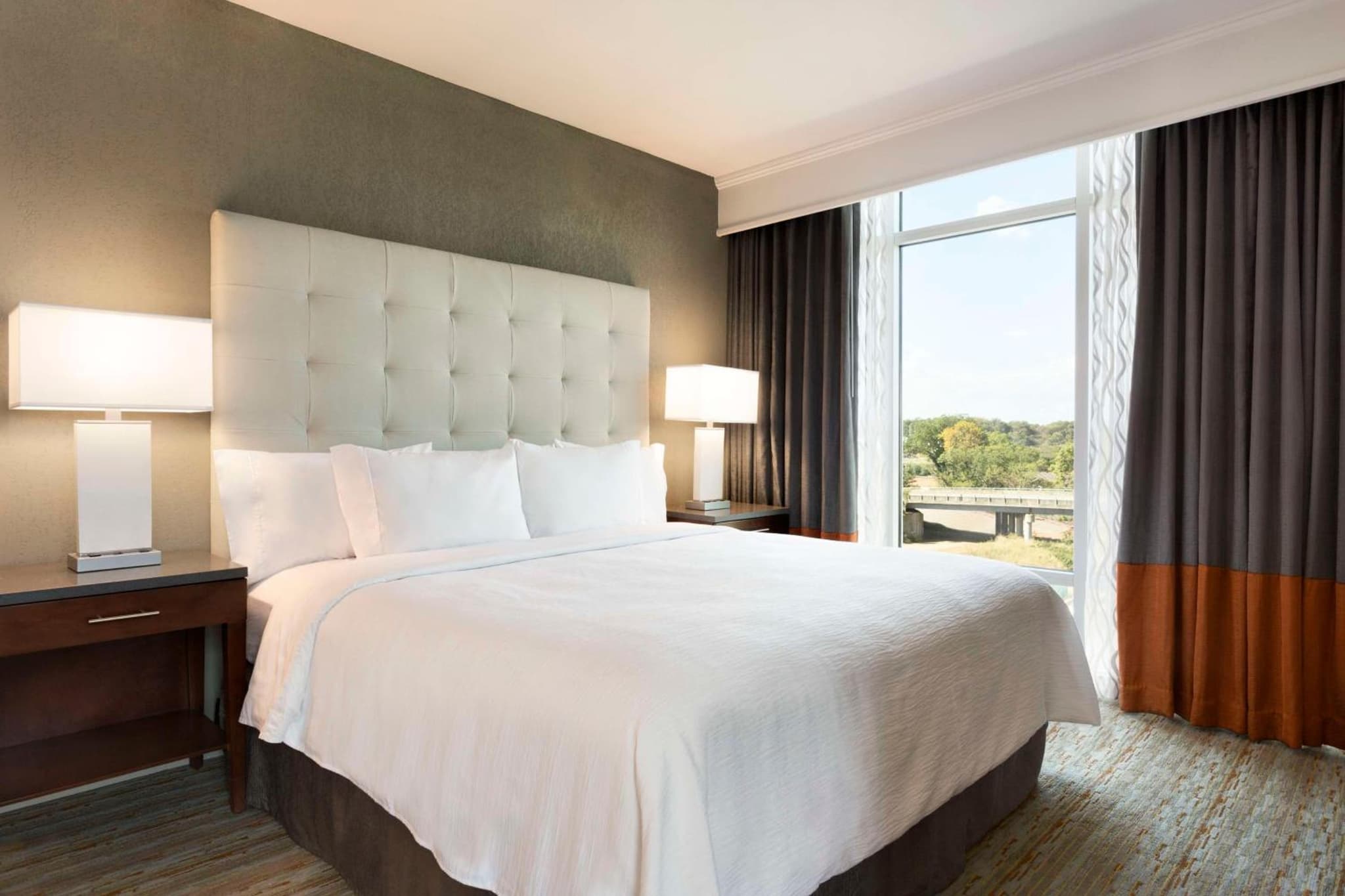 Embassy Suites by Hilton Greenville Downtown Riverplace photo 5