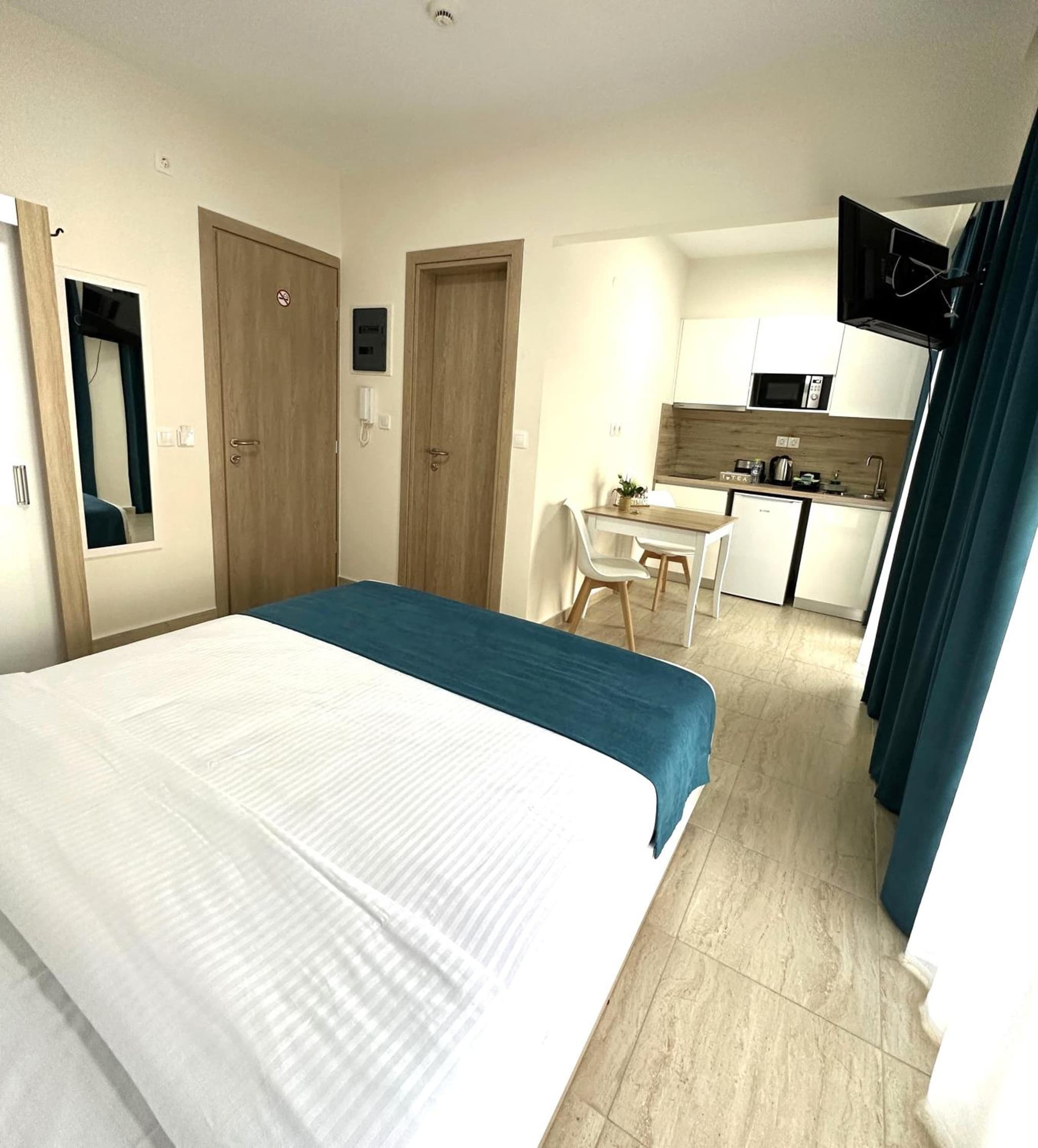 Navarino Luxe Suites photo 9