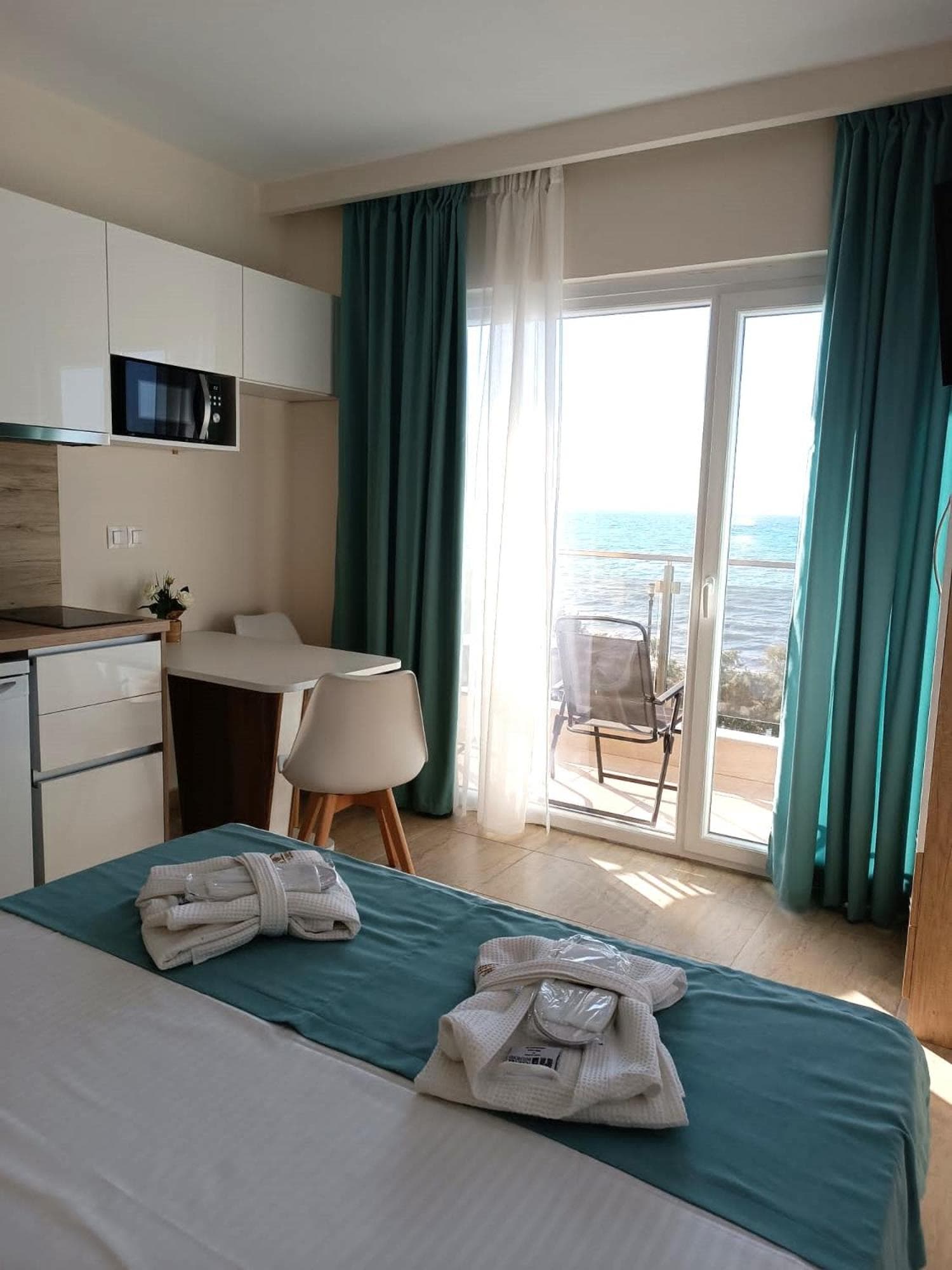Navarino Luxe Suites photo 8