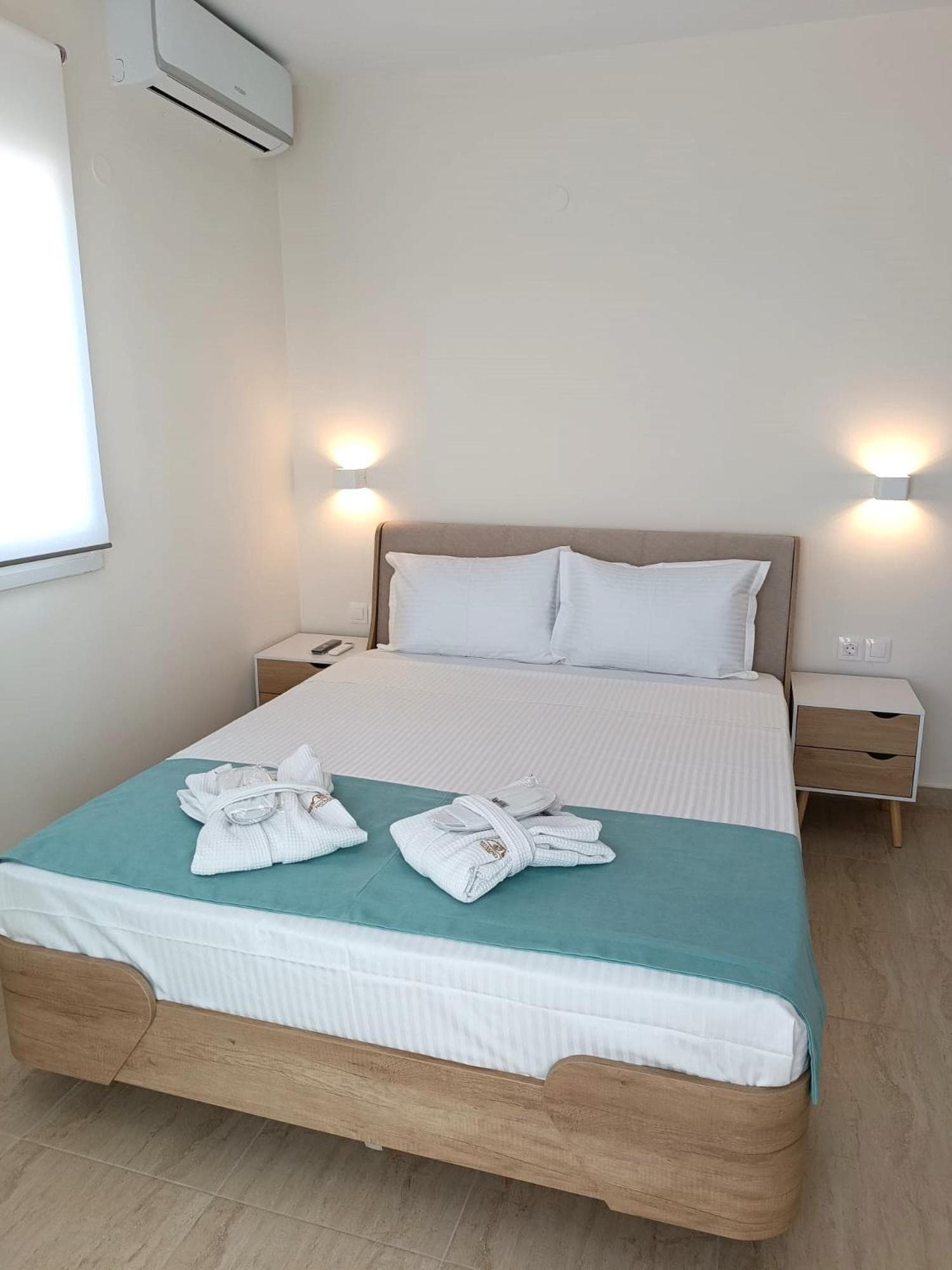 Navarino Luxe Suites photo 5