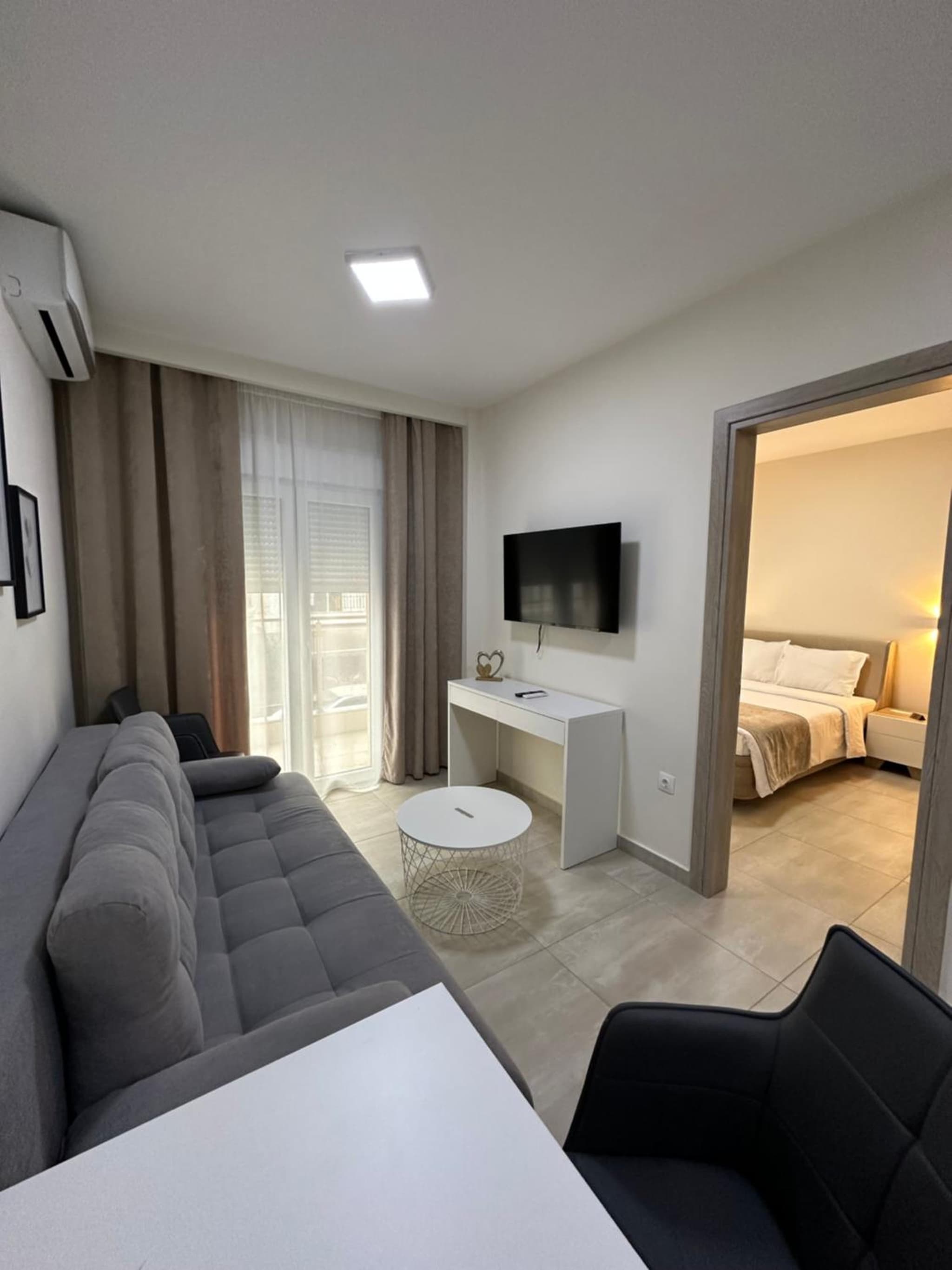 Navarino Luxe Suites photo 6