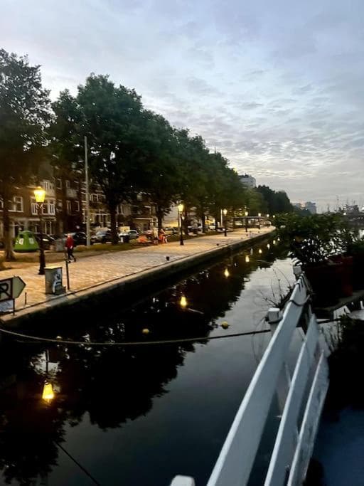 Houseboat in Amsterdam photo 4